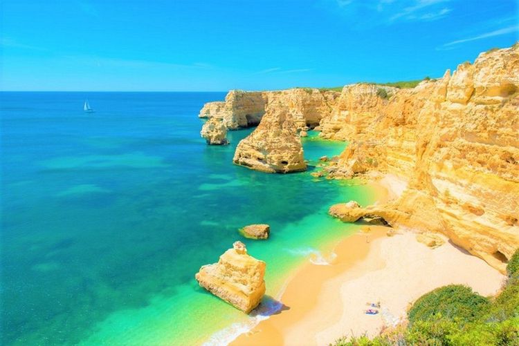 Guide To The Algarve 