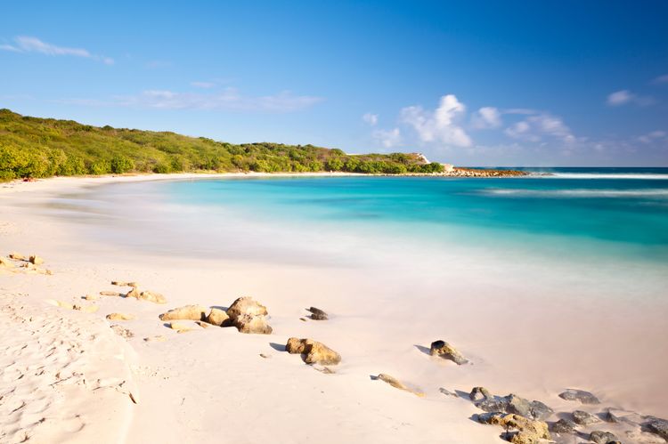 The 5 Best Beaches In Antigua and Barbuda