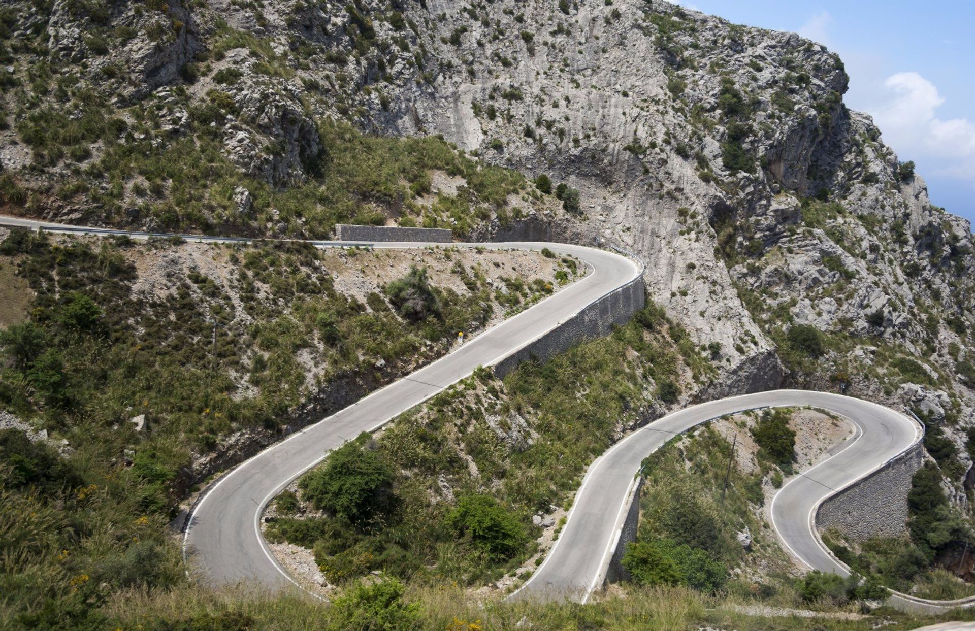 The winding roads of Serra de Tramuntana near Sóller. A paradise for cyclists.