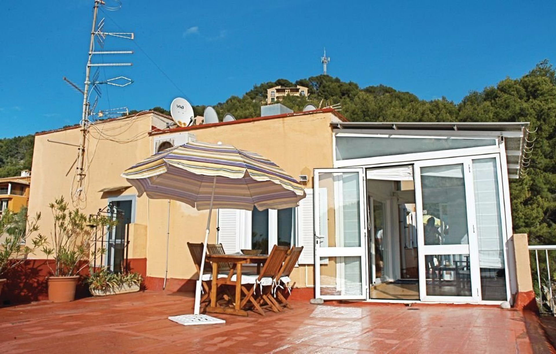 2 bedroom apartment on seafront in Port de Sóller overlooking beach and sea