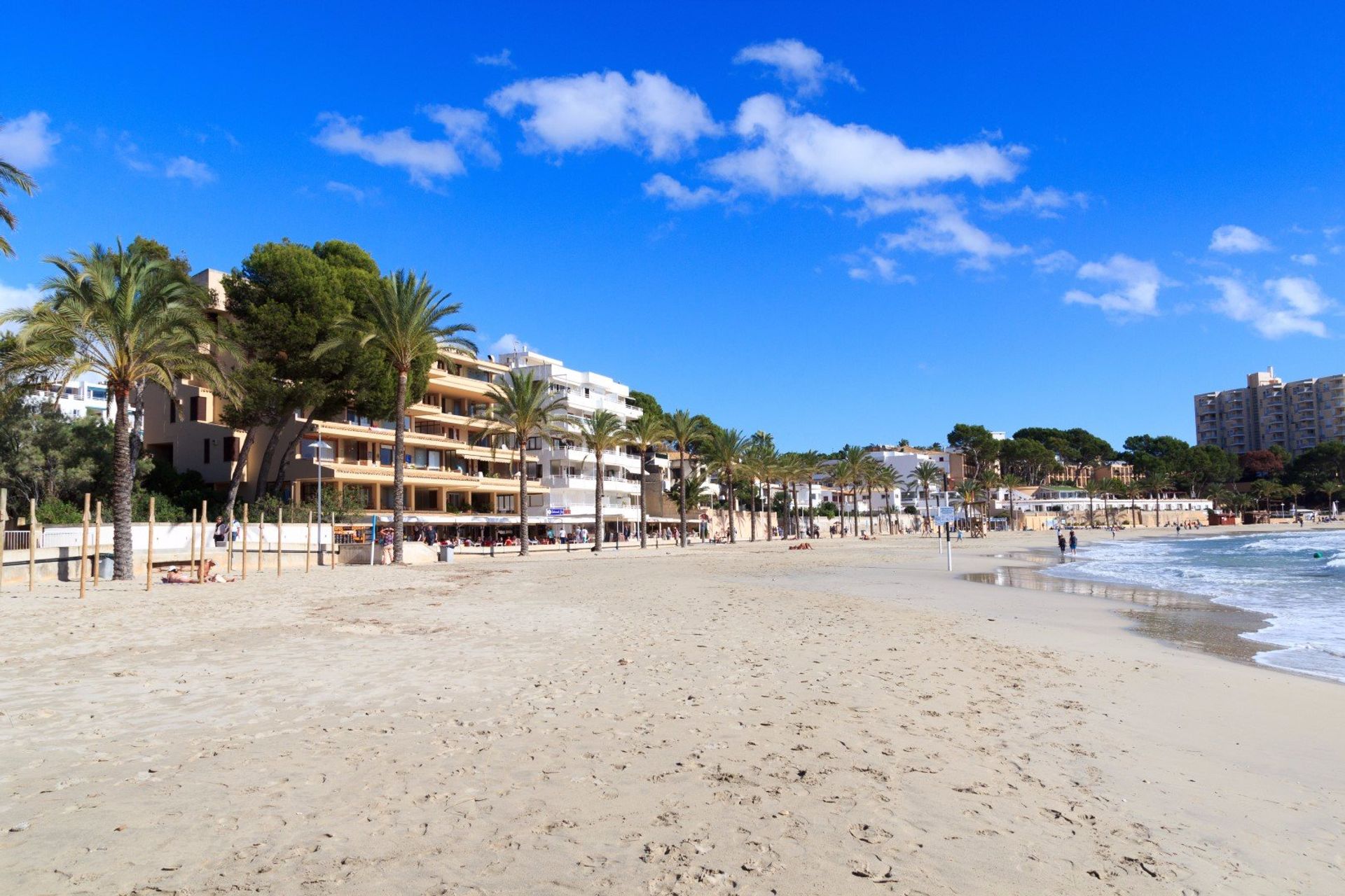 A clear, sandy Blue Flag beach in Peguera