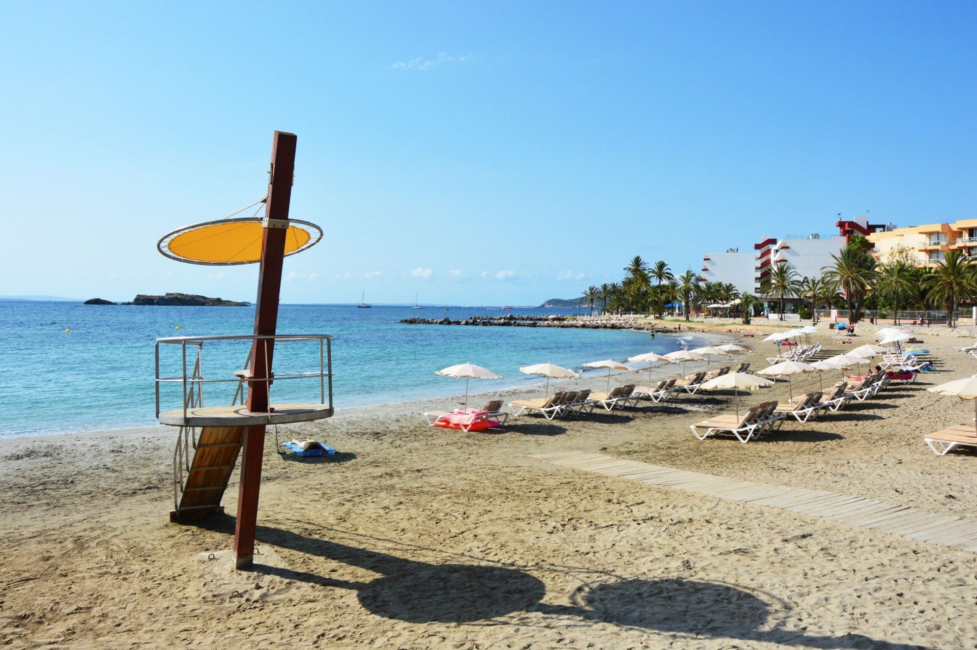 Tranquil and secluded Ses Figueretes beach in Eivissa