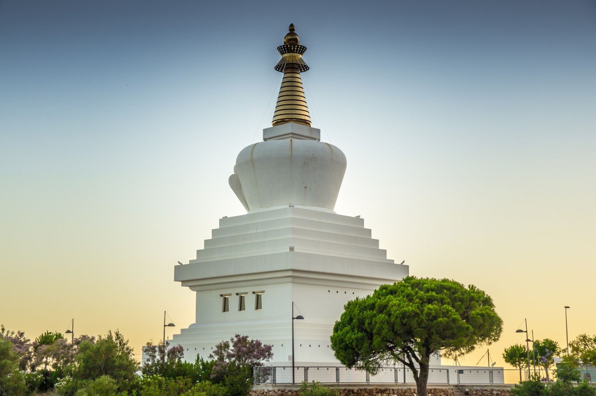 White represents peace and tranquility. The stunning Buddhist monument in Benalmádena