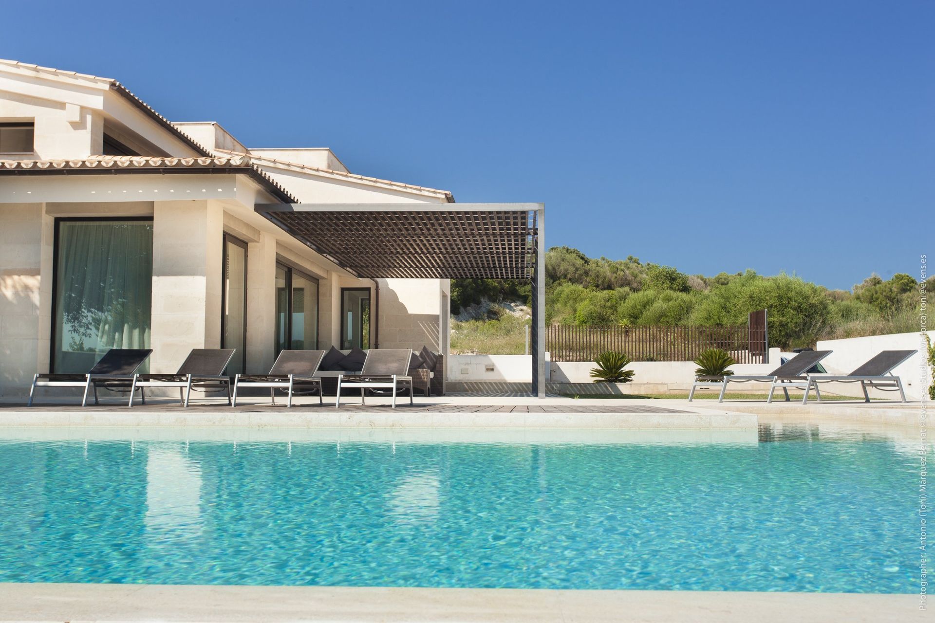 A peaceful villa oasis in Majorca's countryside, with 4 bedrooms and a private pool