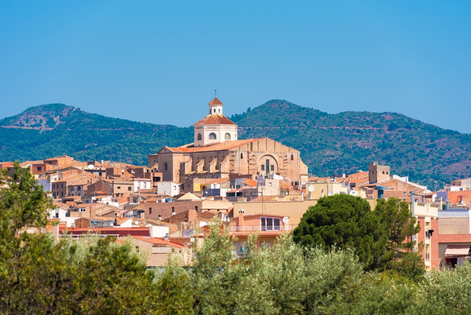 The historic town of Mont-Roig del Camp, between the Serra de Colldejou and the Mediterranean