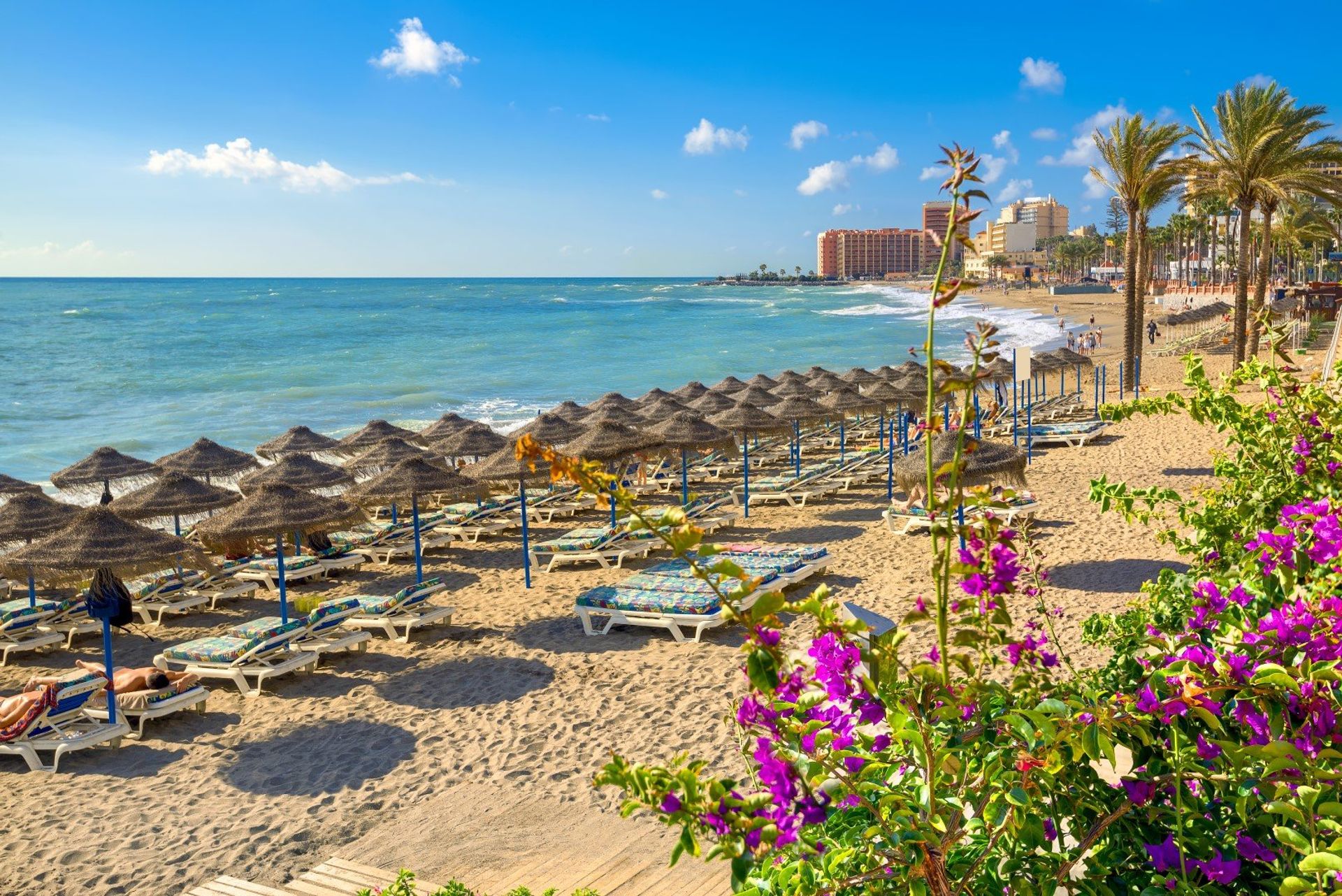 The beautiful Blue Flag beach of Santa Ana, 7 minutes from the centre of Benalmadena