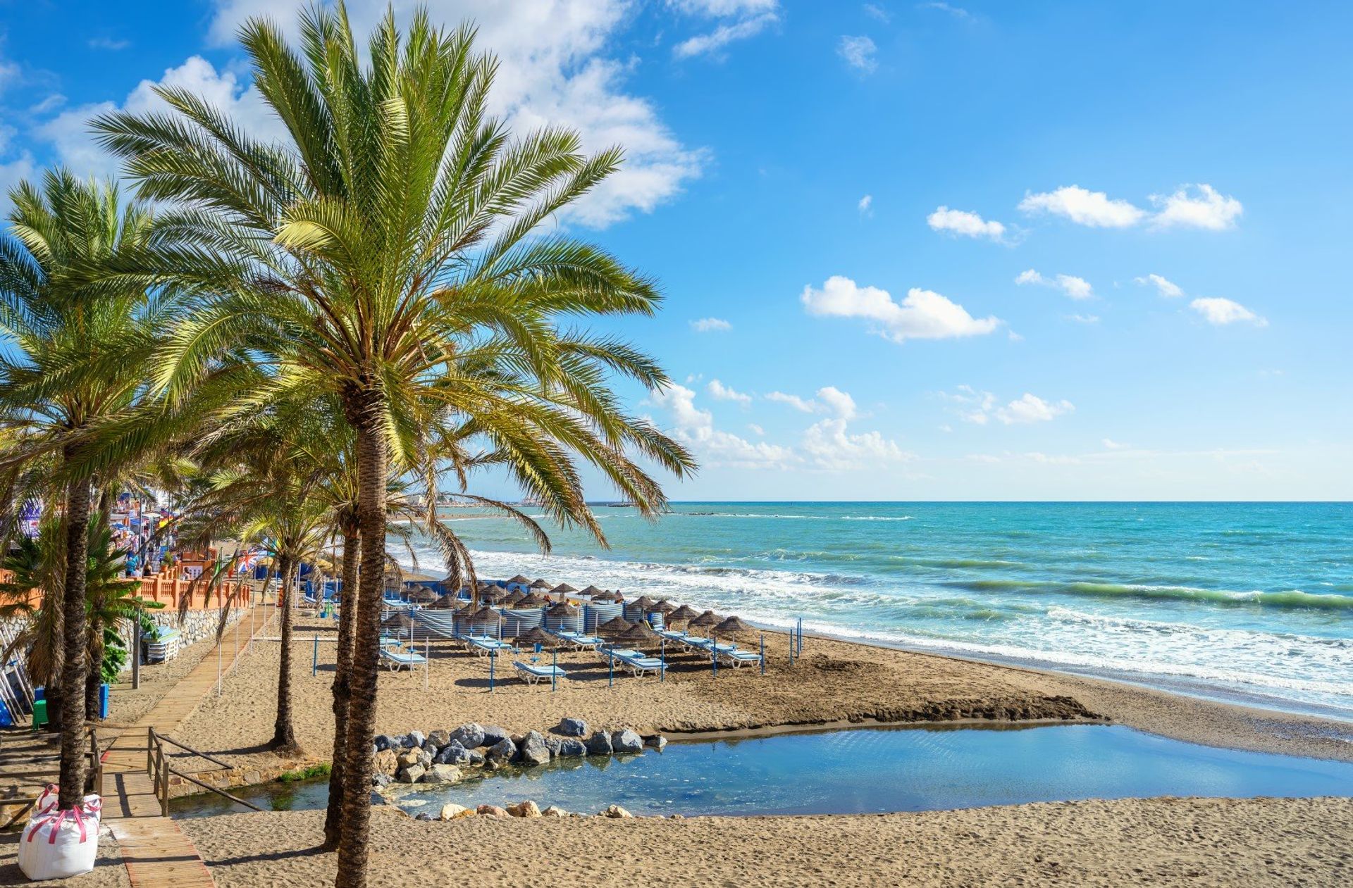 The local Blue Flag beach of Fuente de la Salud, 3 minutes from the centre of Benalmadena Costa