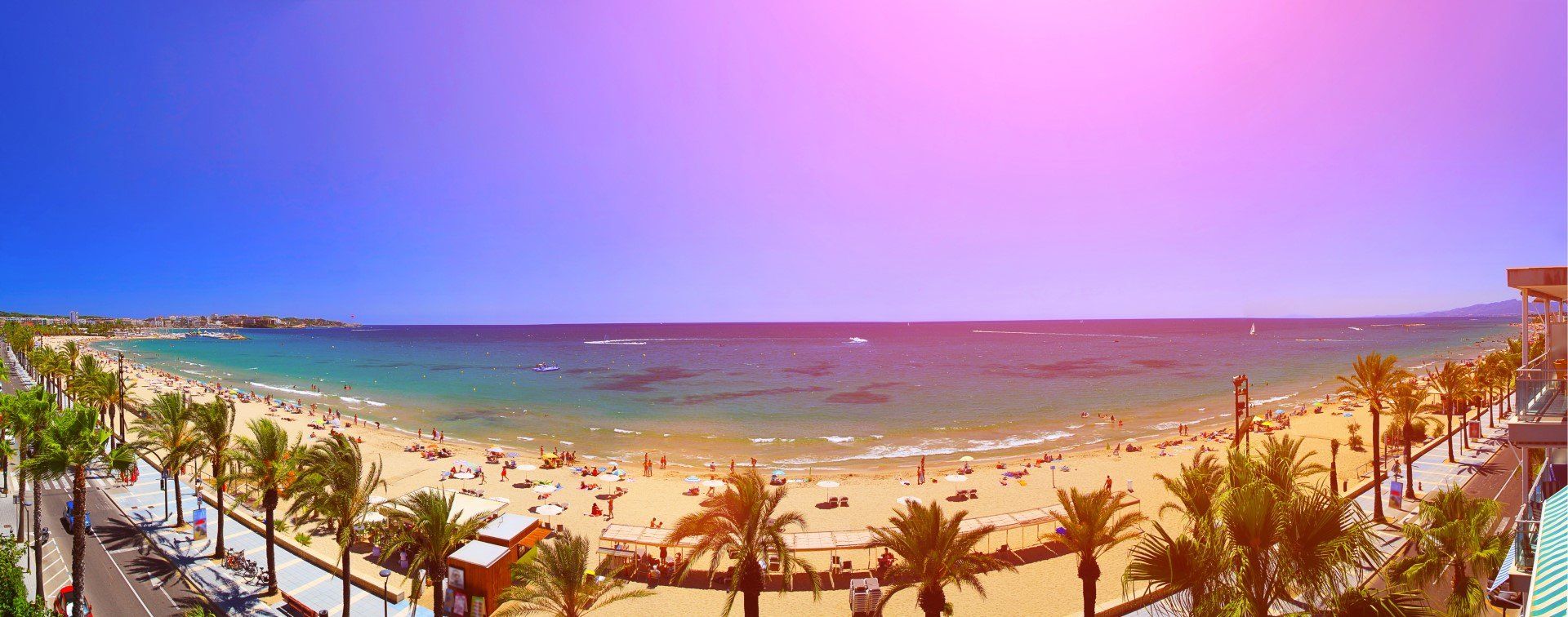 Panoramic views of Platja Llarga beach