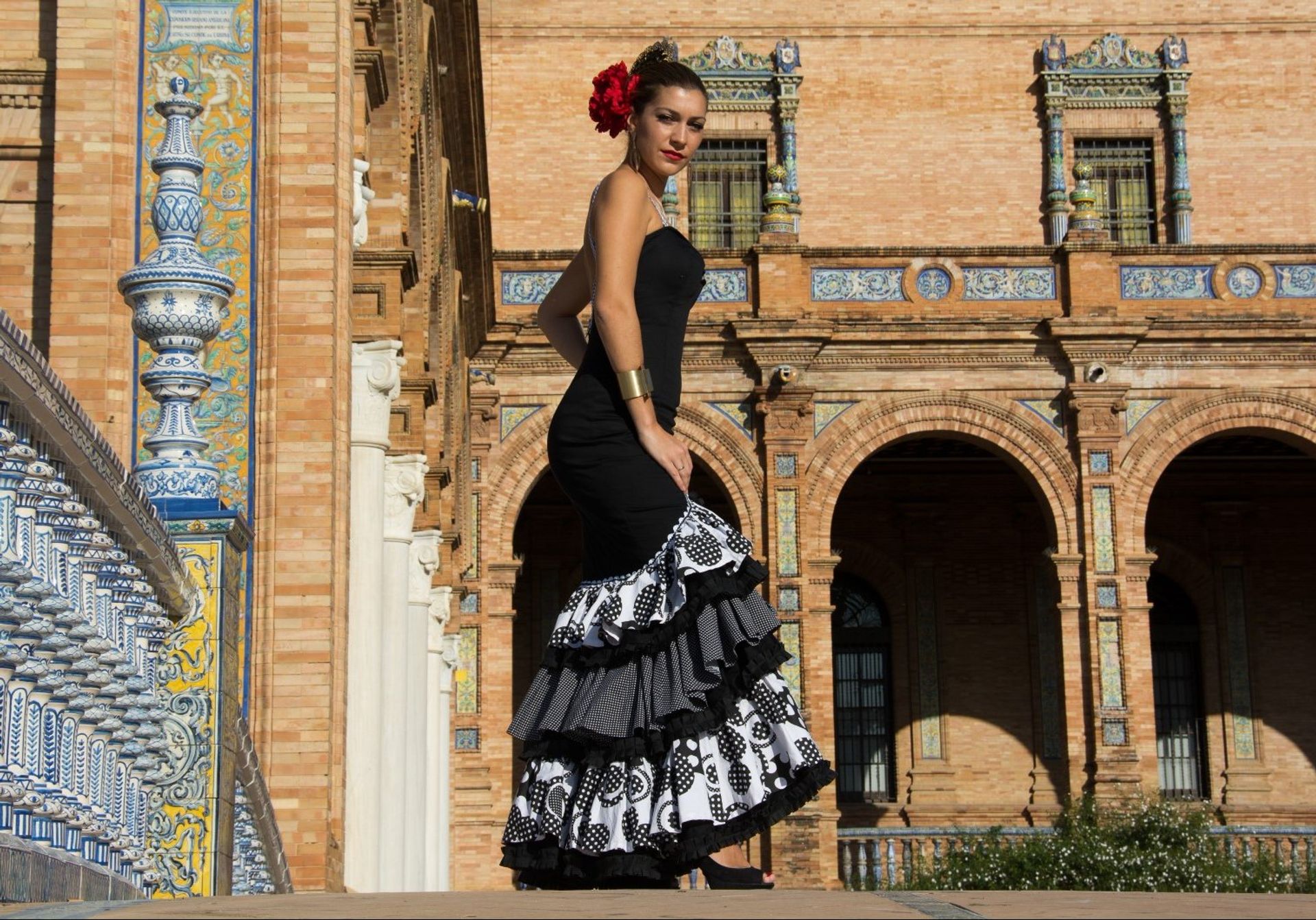 Plaza de España in the Parque de María Luisais is brimming with tourists, year-round who come to enjoy the local performances and exquisite architecture