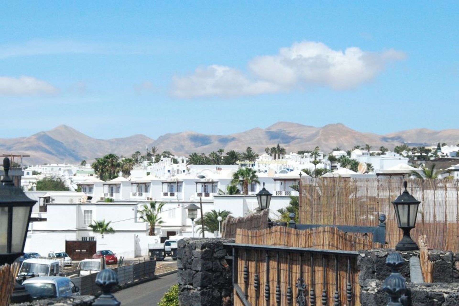 Immerse yourself in the charms of Tías reflected through the typical Canarian architecture of its whitewashed houses