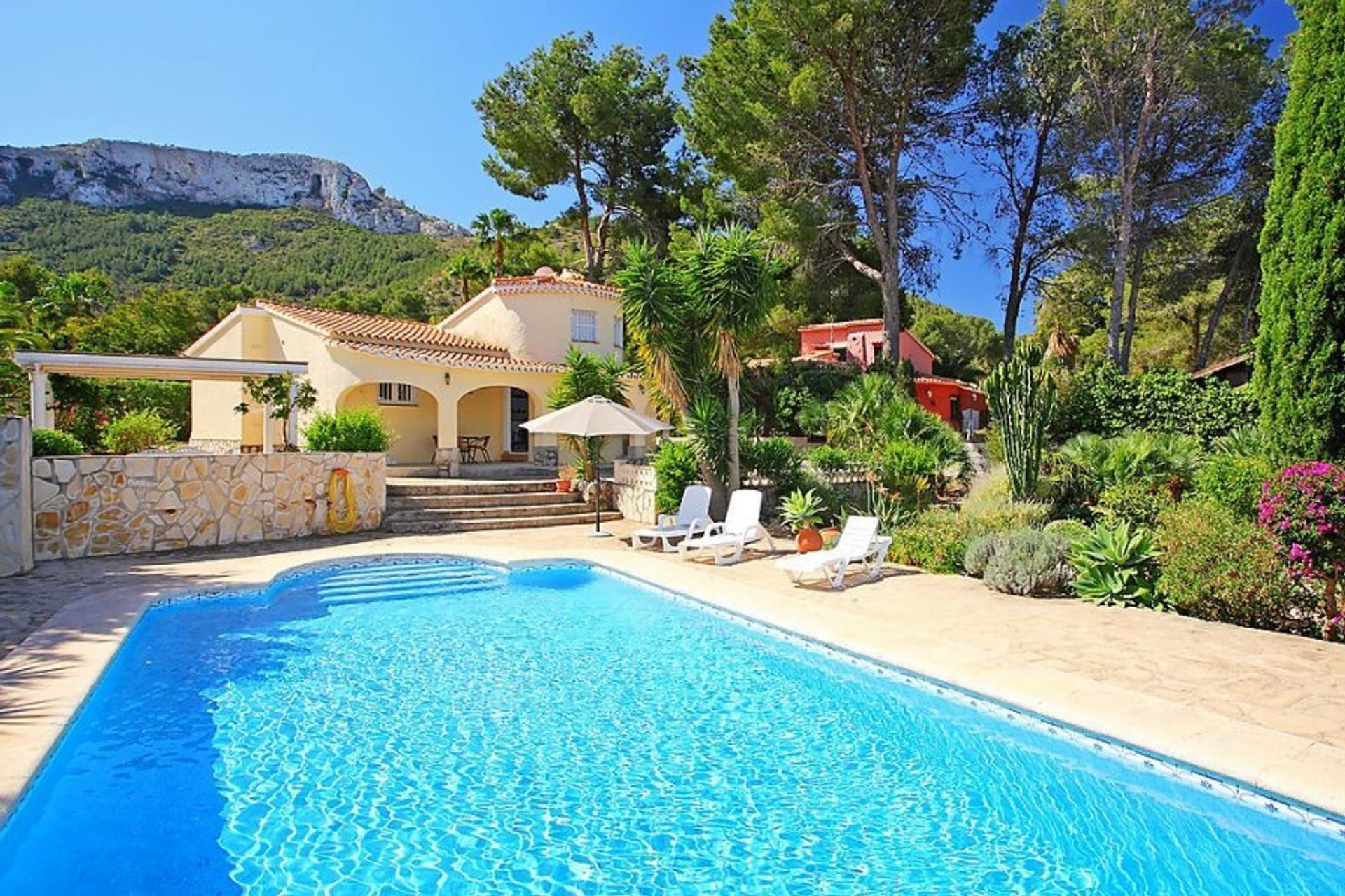 Stay in one of our luxury villas with private pools right in the heart of the rural countryside