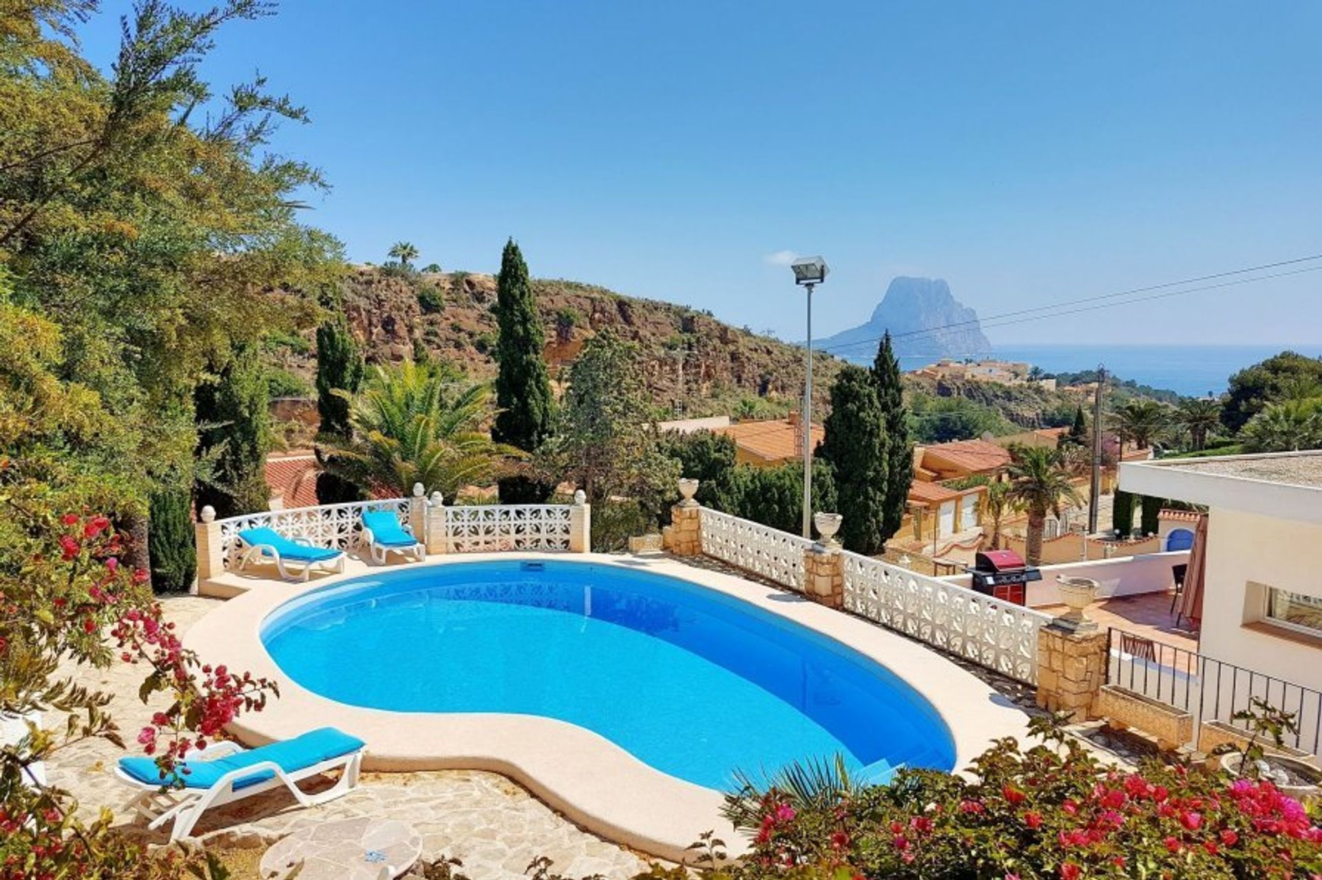 We offer a fantastic choice of holiday rentals with private pools and pretty views