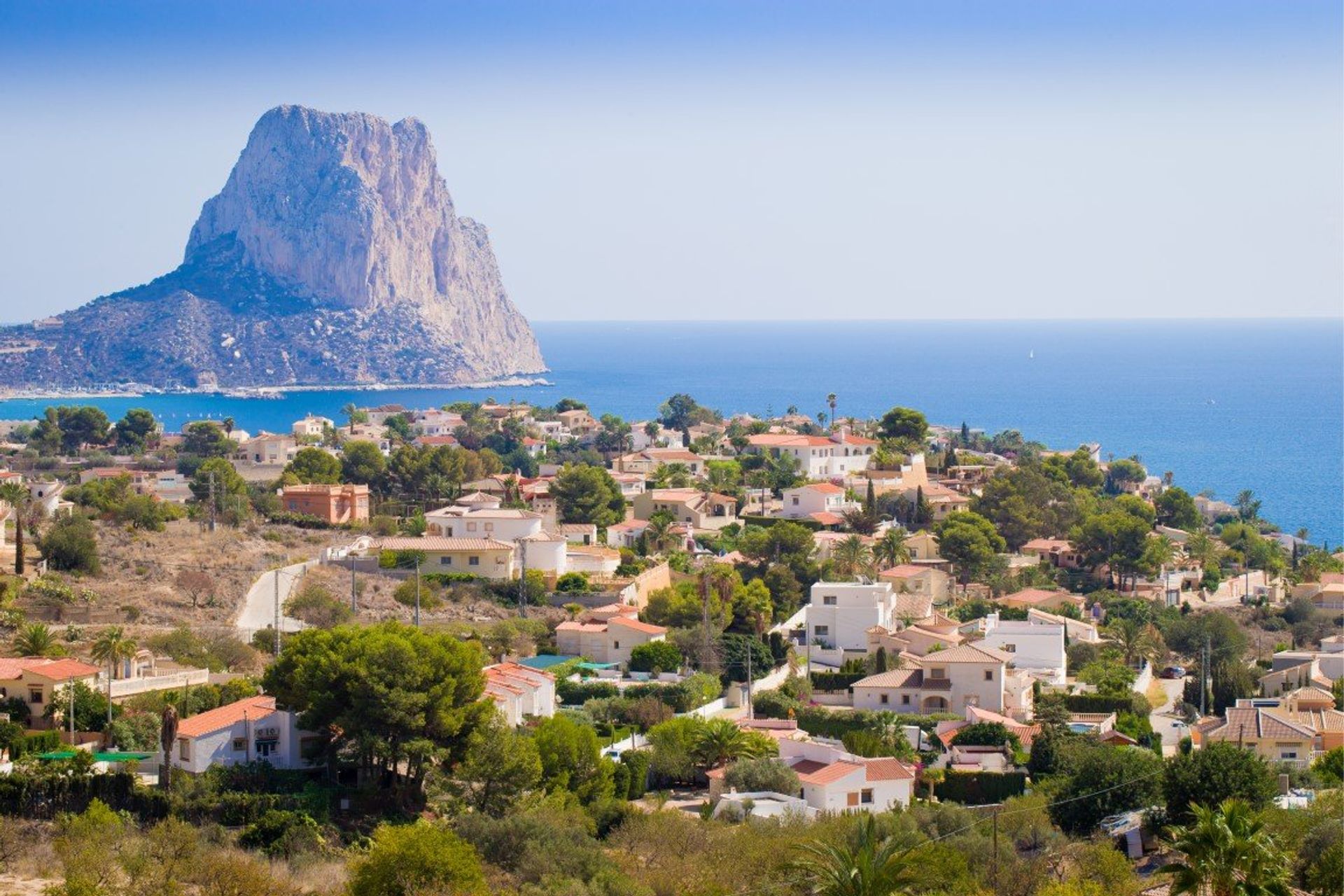 Calpe is home to over 13,000 inhabitants and is one of the most popular holiday destinations in the Costa Blanca