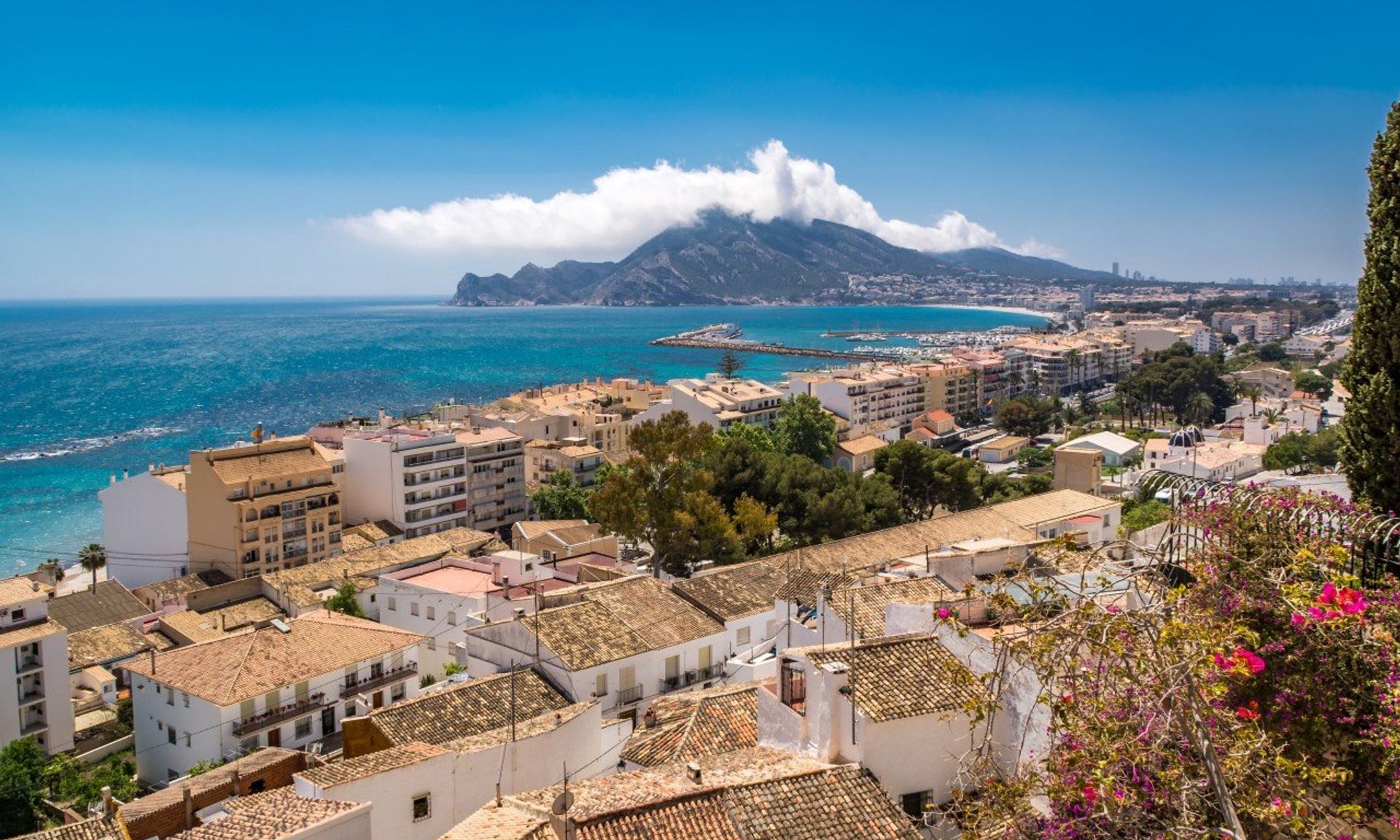 Enjoy a quieter side to the Costa Blanca by Altea's family-friendly coast