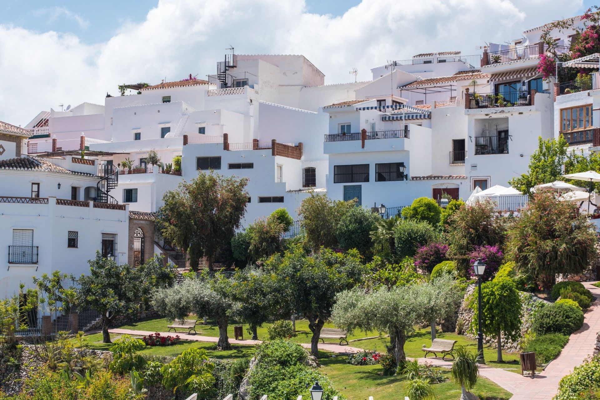 A perfect place to relax under the shade of trees is Santa Fiora botanical garden in the heart of the town