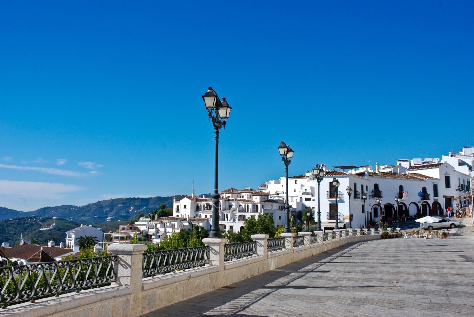 Take an evening stroll down the promenade with a beautiful backdrop of Sierras de Tejeda, Almijara and Alhama mountains
