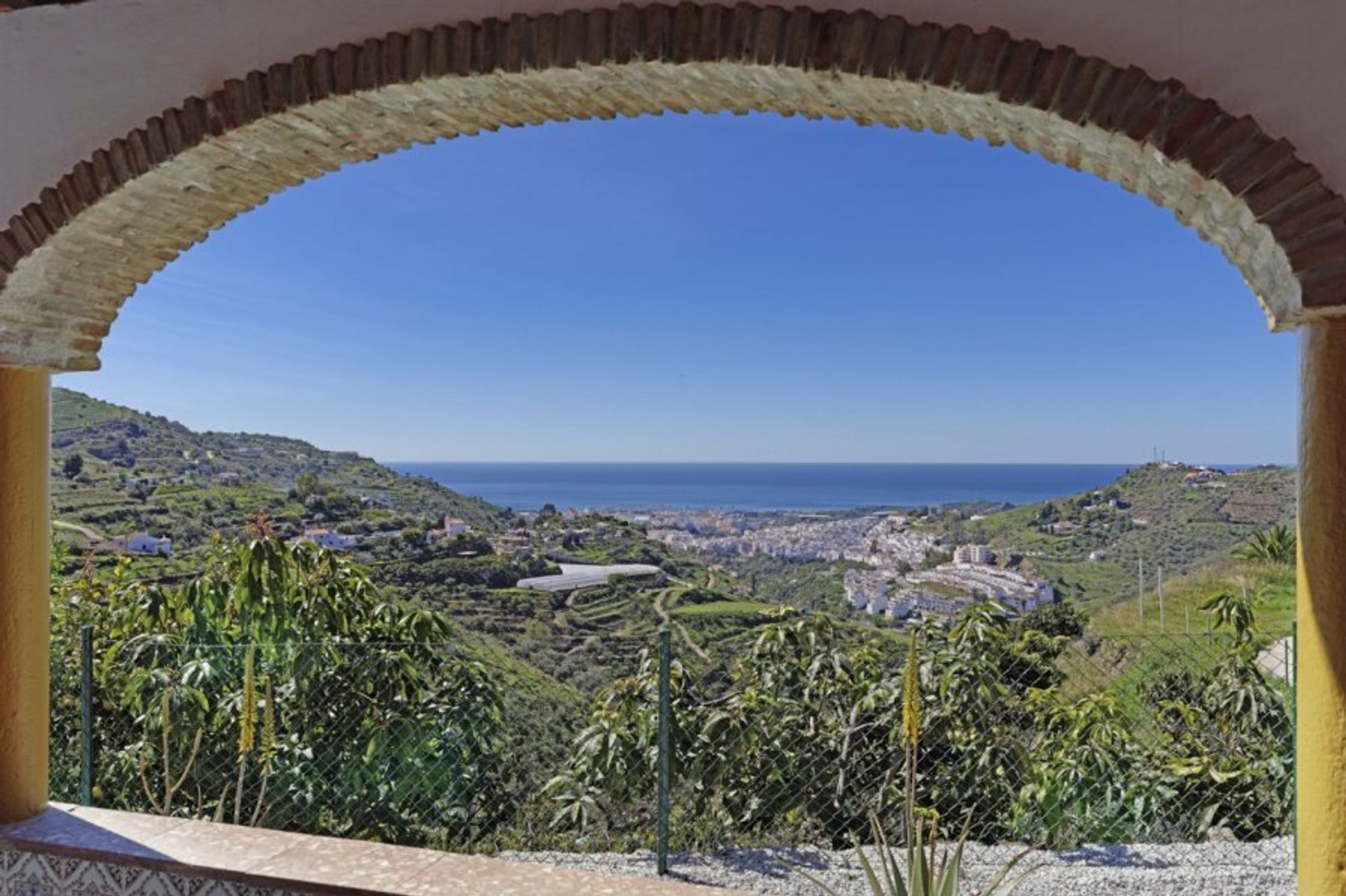 Wake up to the beautiful mountains and sea every day...