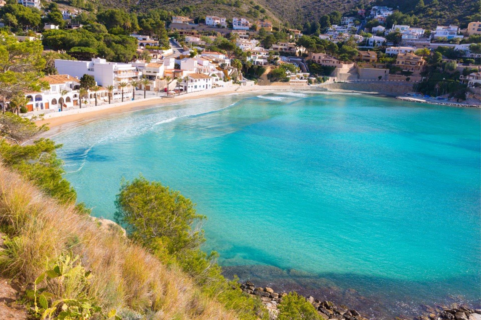 Blue Flag Playa El Portet beach is the perfect sport for families with its gently sloping sand 