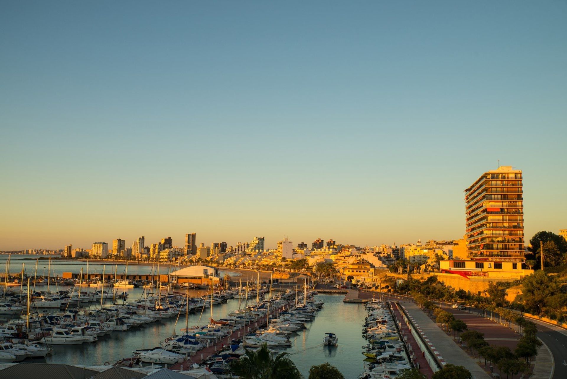 After a long day at the beach, enjoy an evening stroll along the beautiful El Campello marina