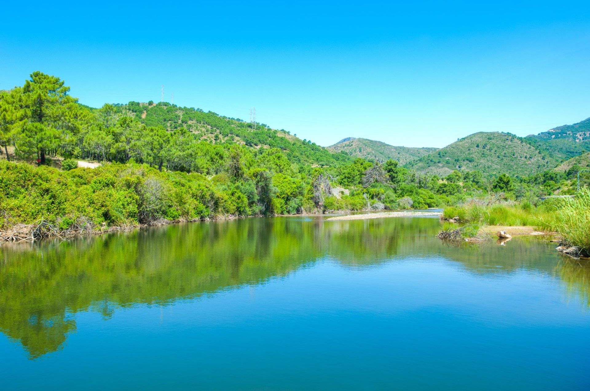 Fresh water lovers will love a wild swim in Guadalmina River, a couple of minutes from Benahavis