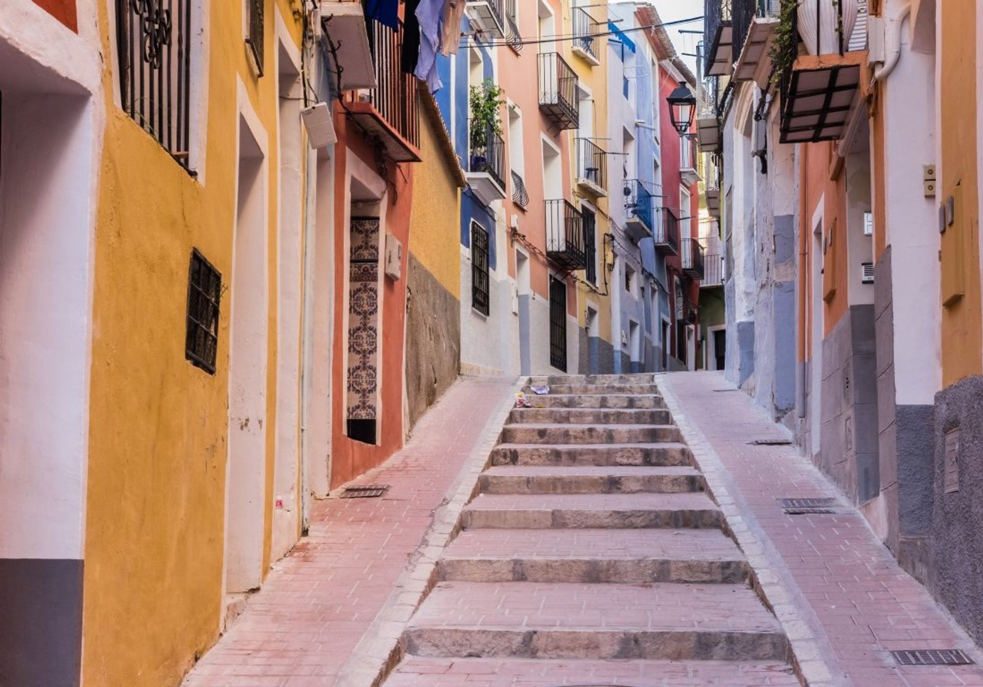 Villajoyosa is a town full of character and colour, just 35 minutes from lively Alicante city