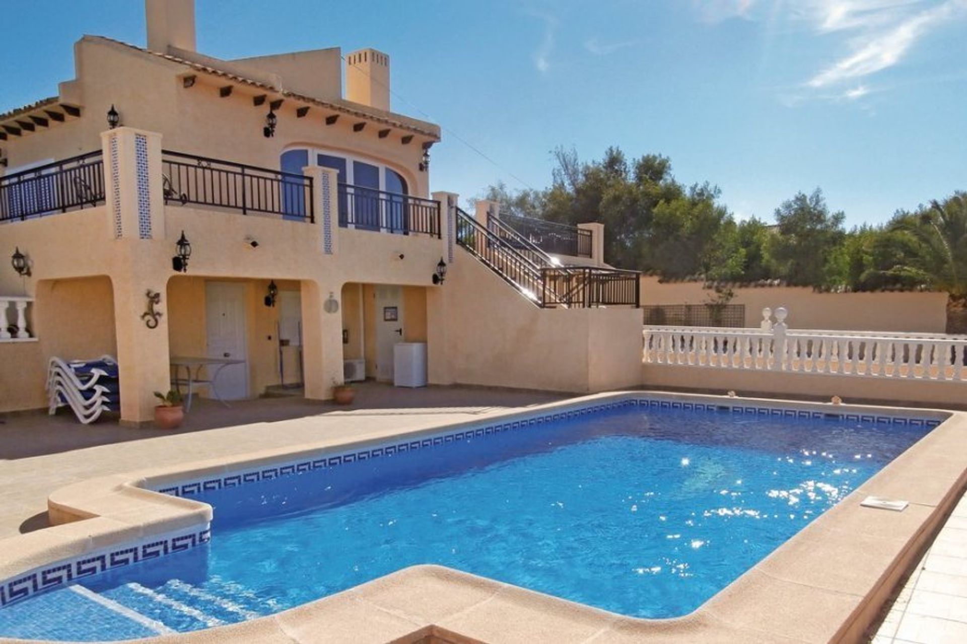 Make the best of your holiday in Cabo Roig with our villas with a private pool