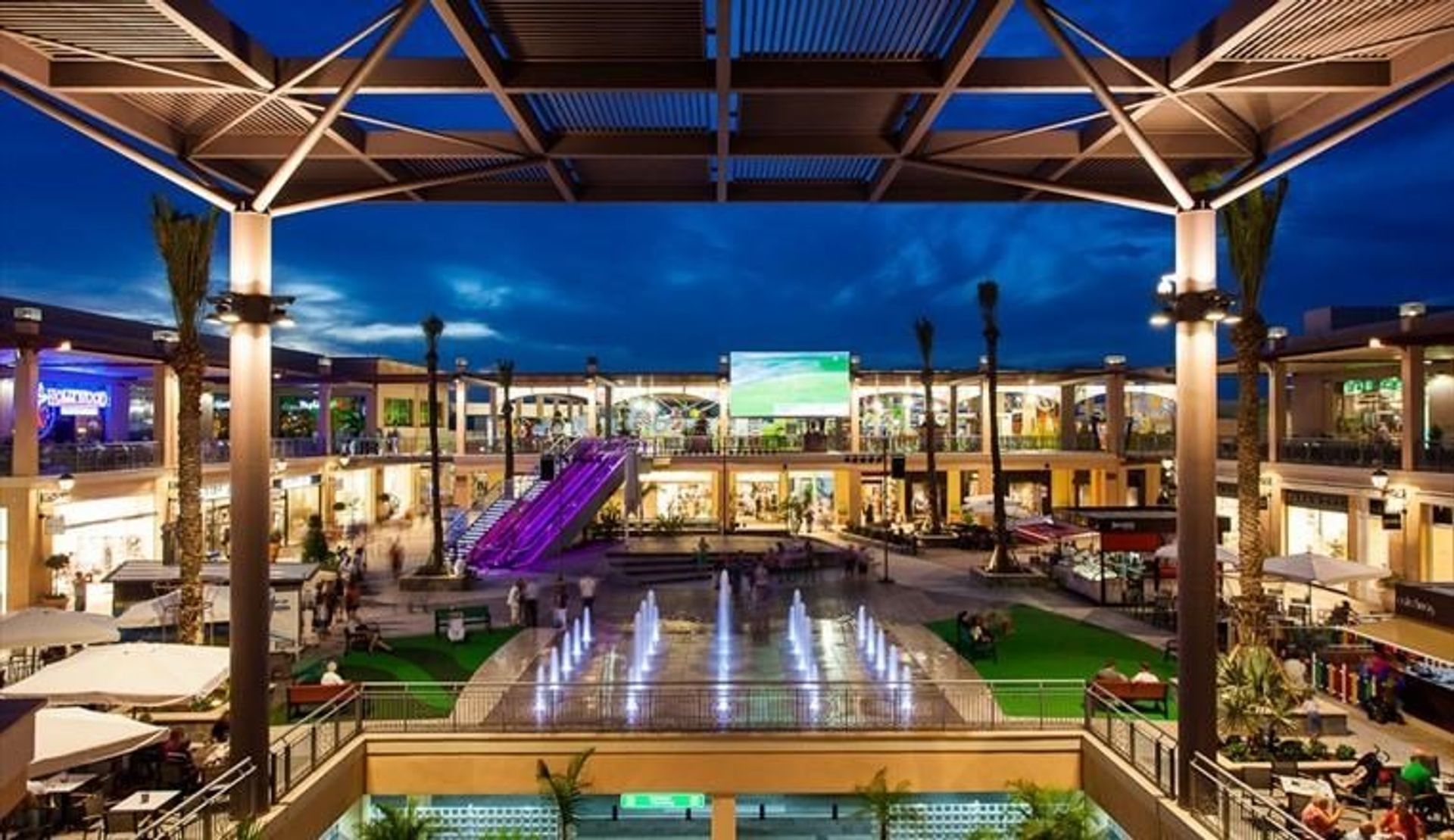 The largest shopping mall in the province, Zenia Boulevard offers upscale shops and fun activities for the little ones