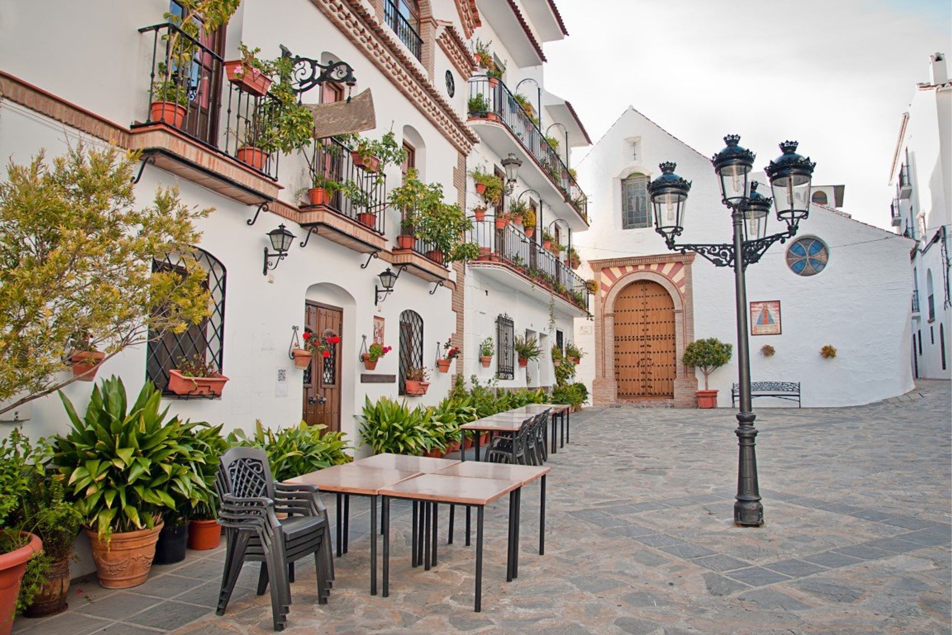 The picturesque town of Canillas de albaida is part of the Route of Sun and Wine, less than 10 minutes from Cometa