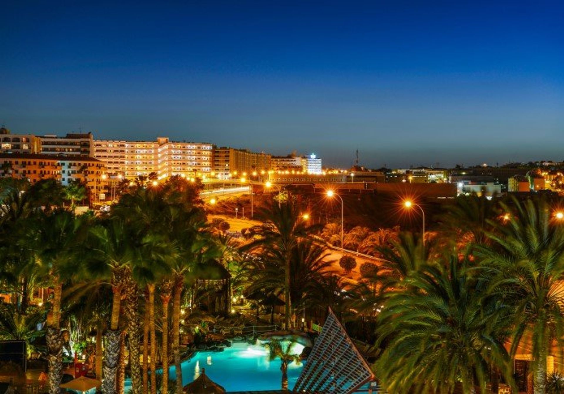 At night, head to Playa des Ingles forlively crowds and seafront bars