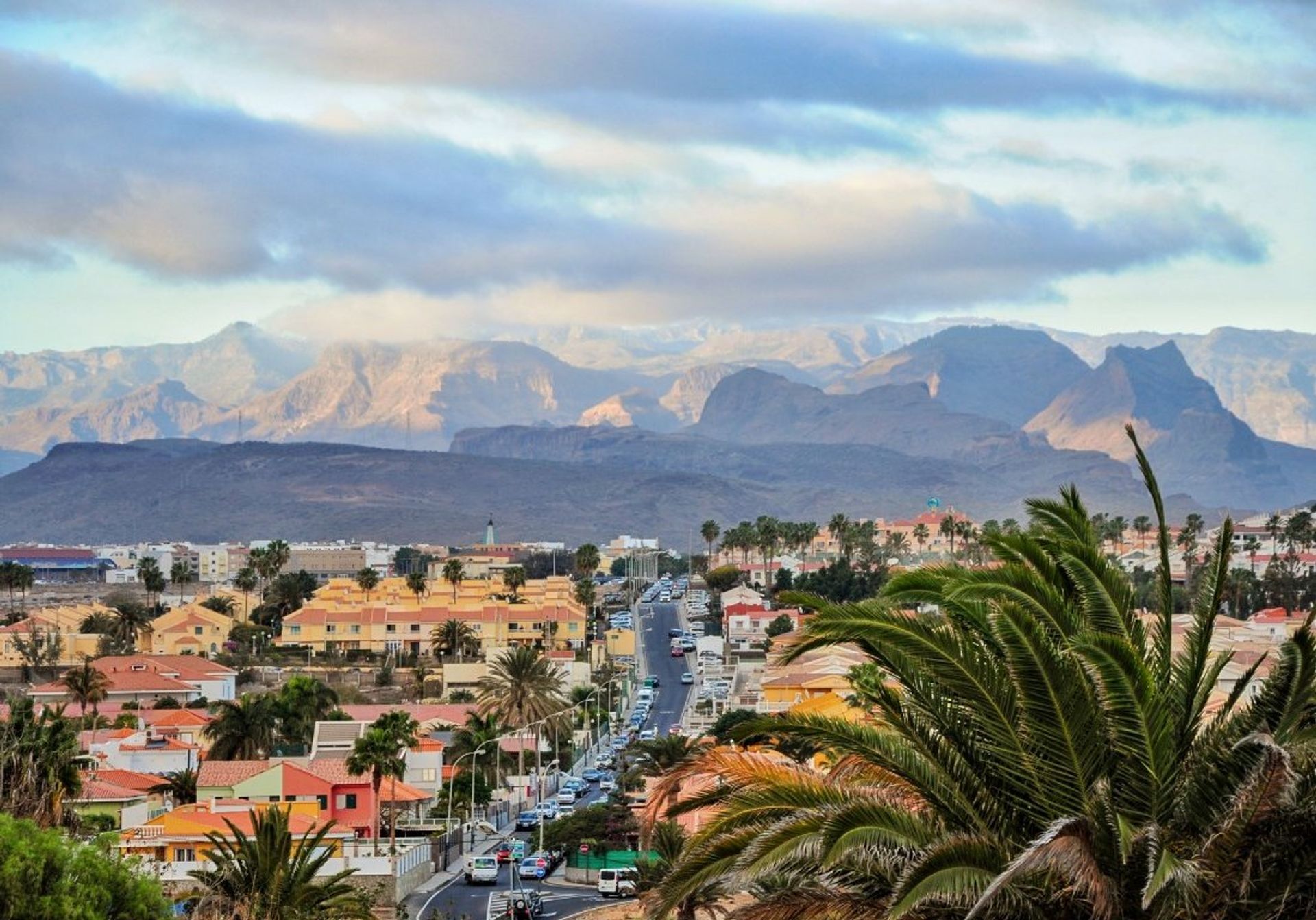 The southern Gran Canarian mountains add a beautiful border to the resort - a mountain biker's dream!