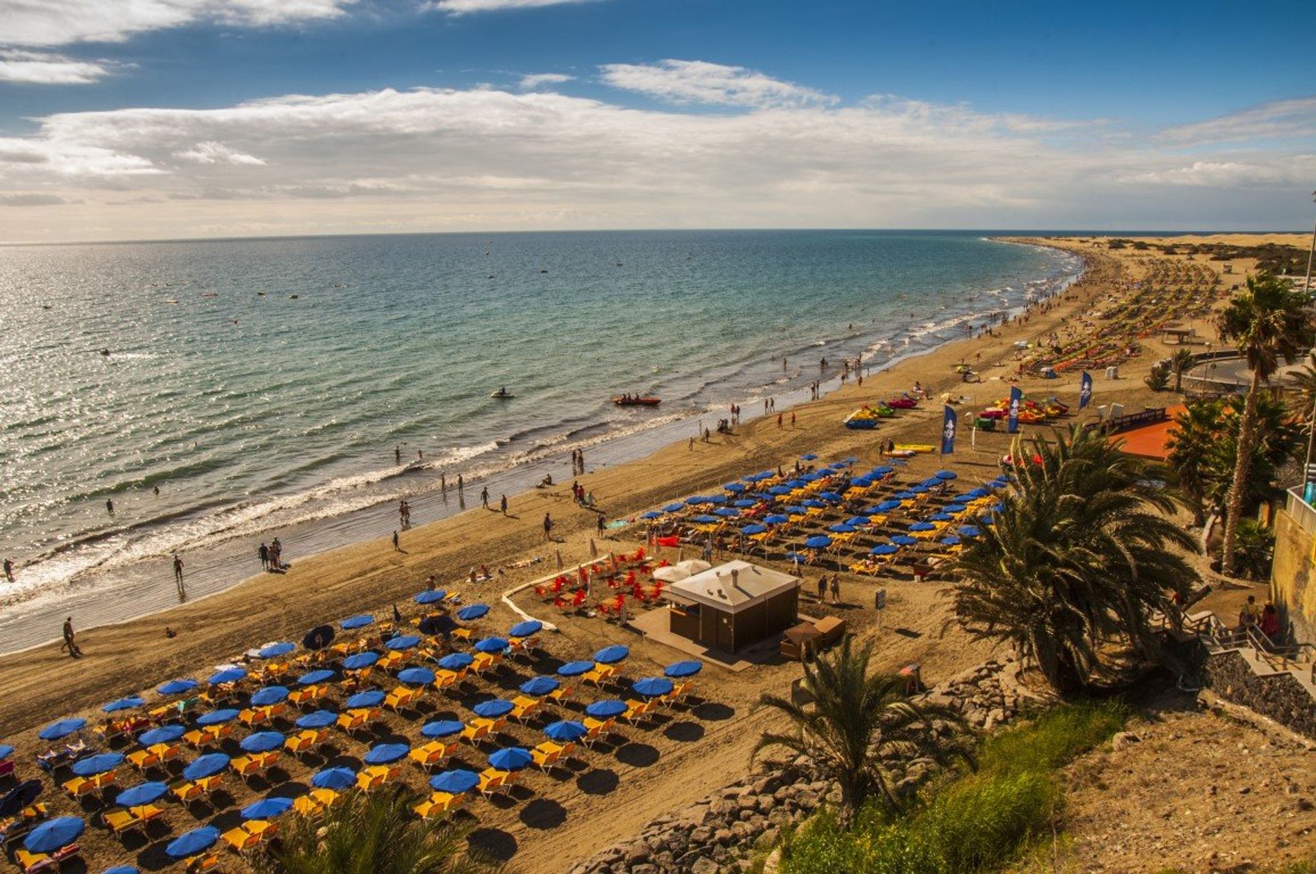 Maspalomas beach and nature reserve are the number one reason why so many visit Gran Canaria