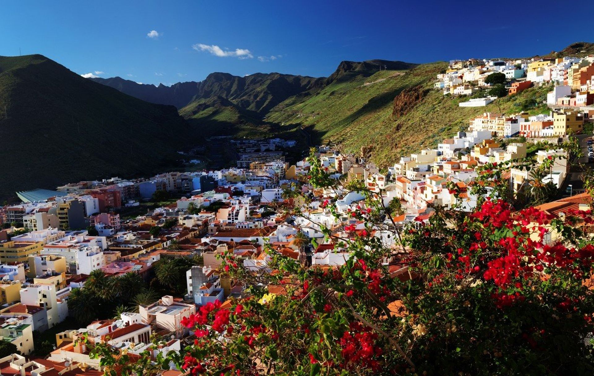 The capital San Sebastian is one of the most idyllic locations in the Canaries