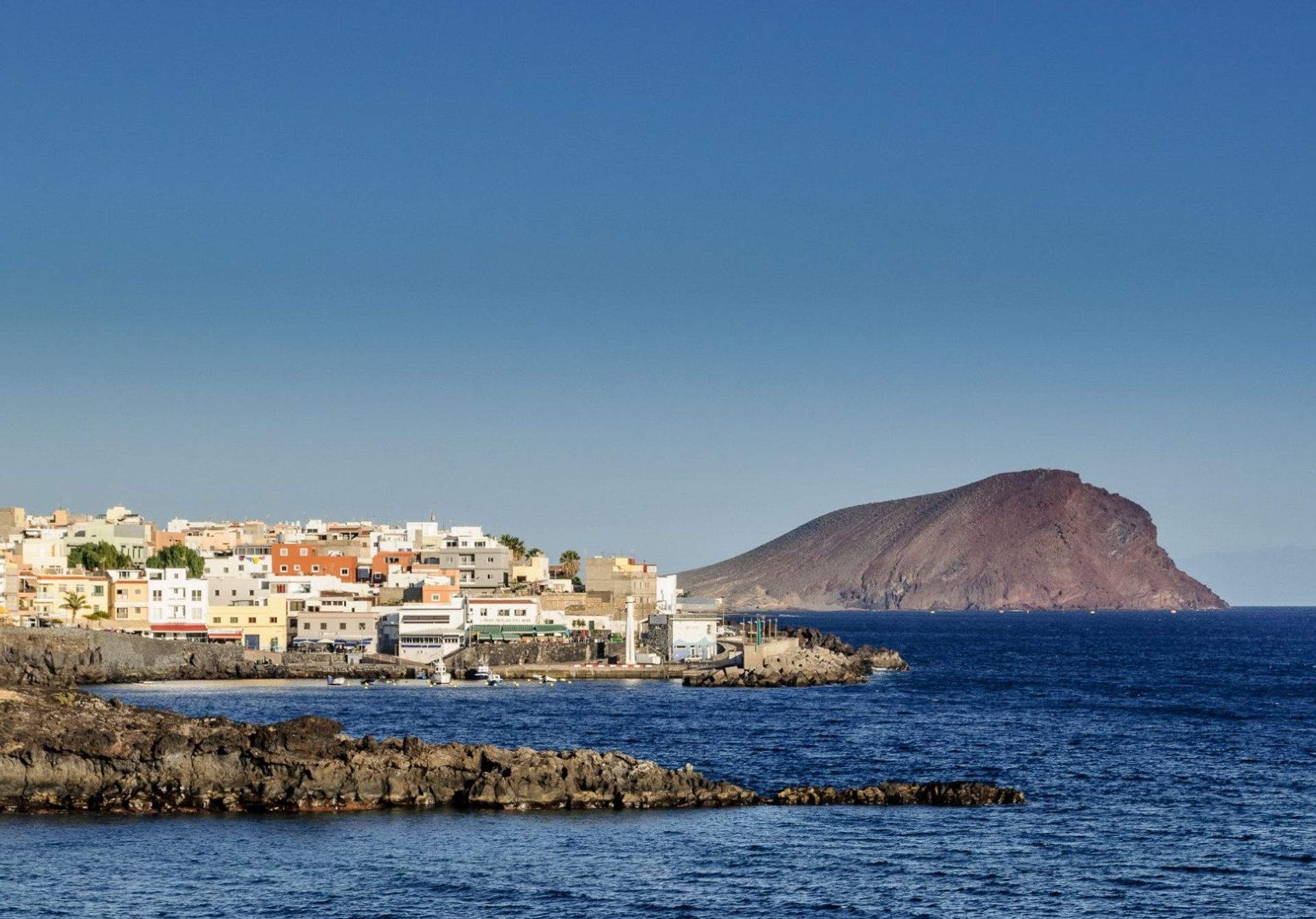 Mount Roja is a real eye catcher, a stunning backdrop for Los Abrigos