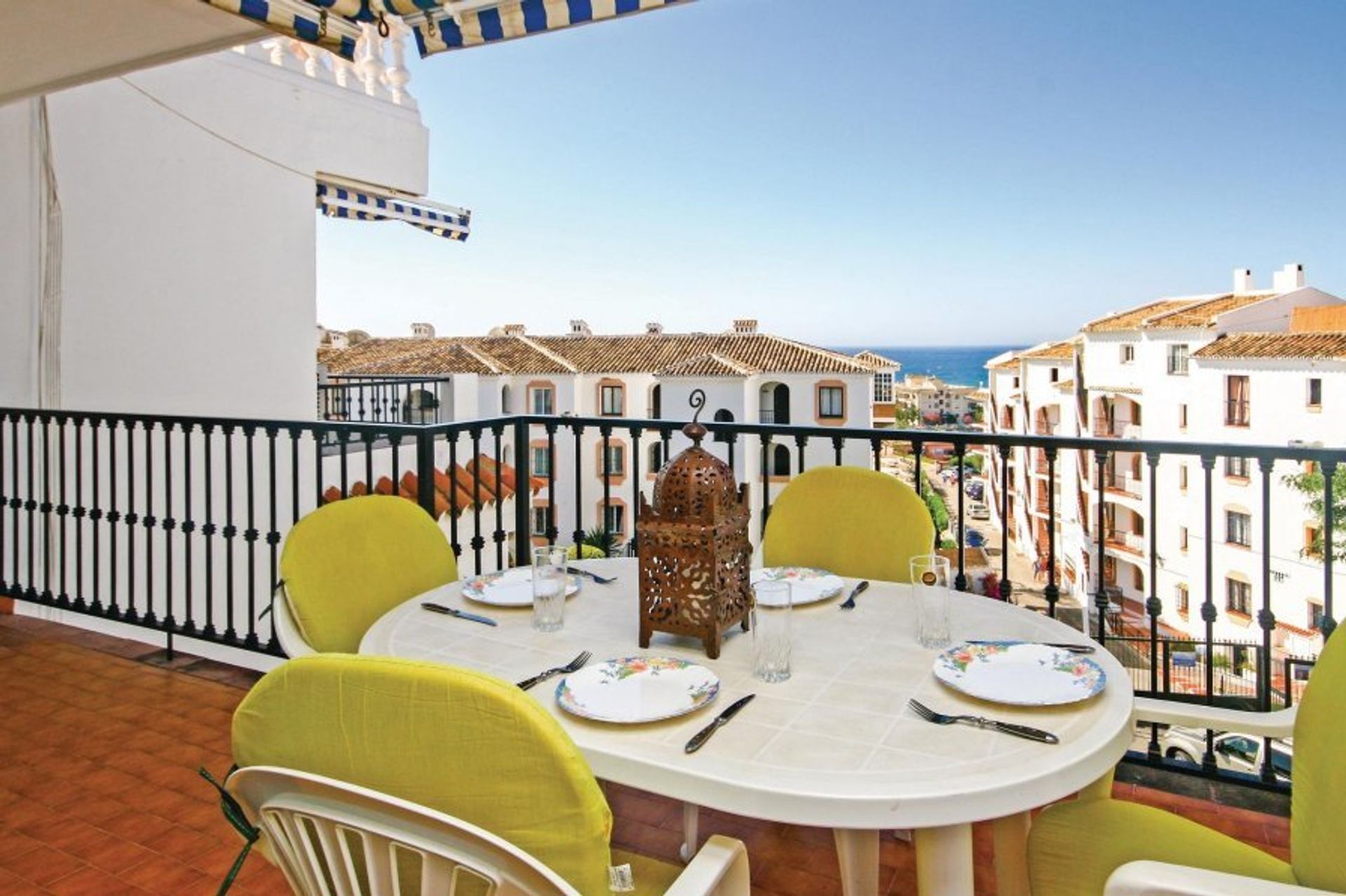 Enjoy views of the sparkling Mediterranean with our apartments near the beach