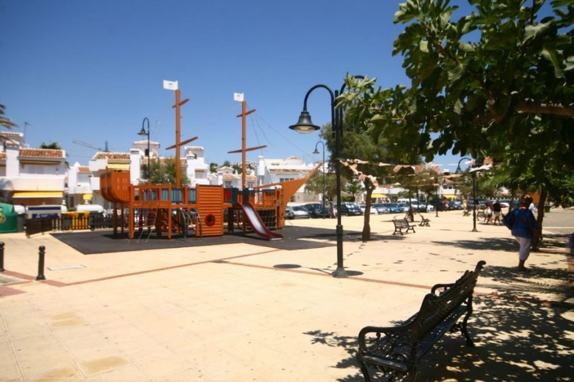 Explore Riviera del Sol's centre lively with shops, bars, restaurants and play areas