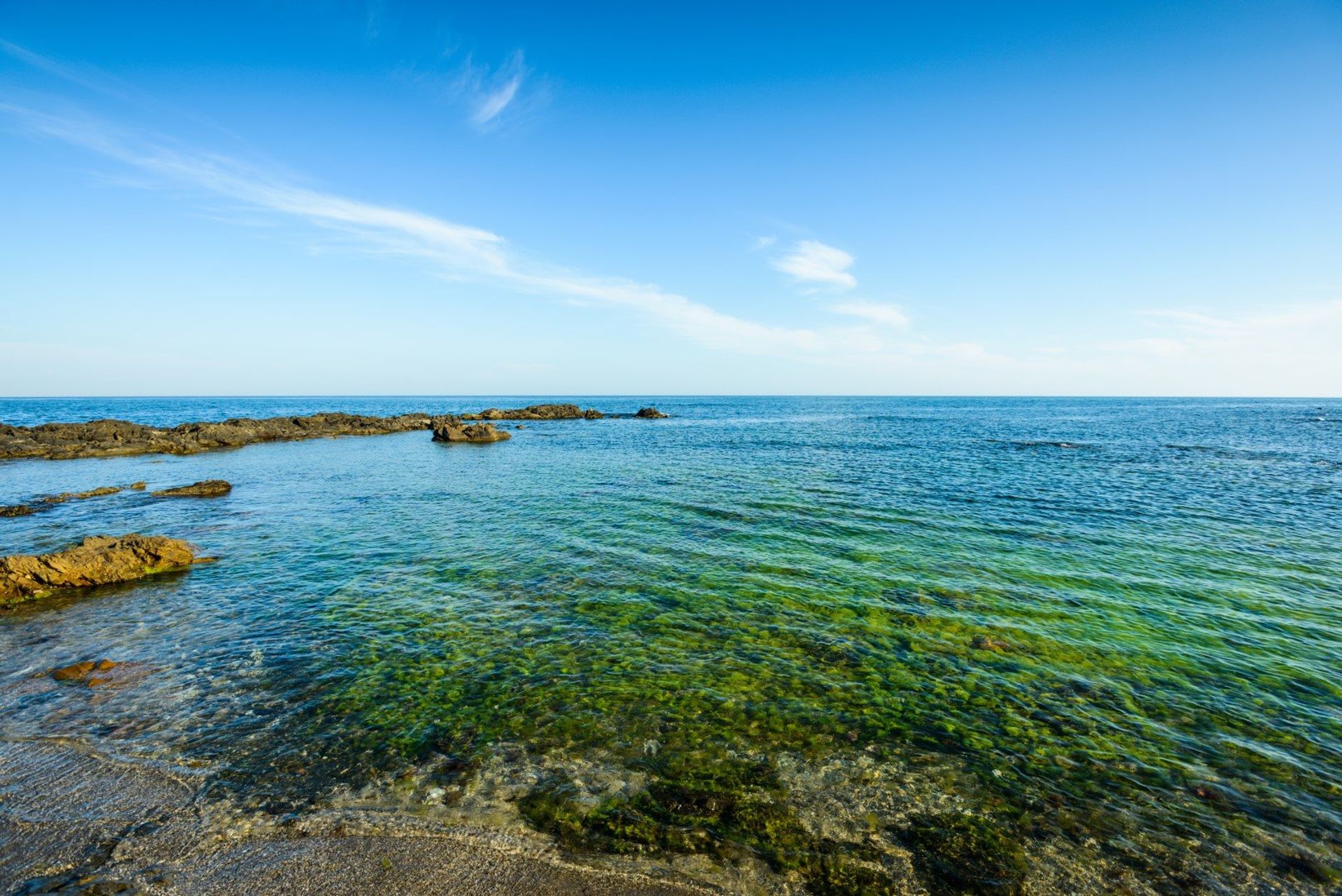 If you're after a laid-back day unwinding by the coast, Calahonda beach is a perfect option