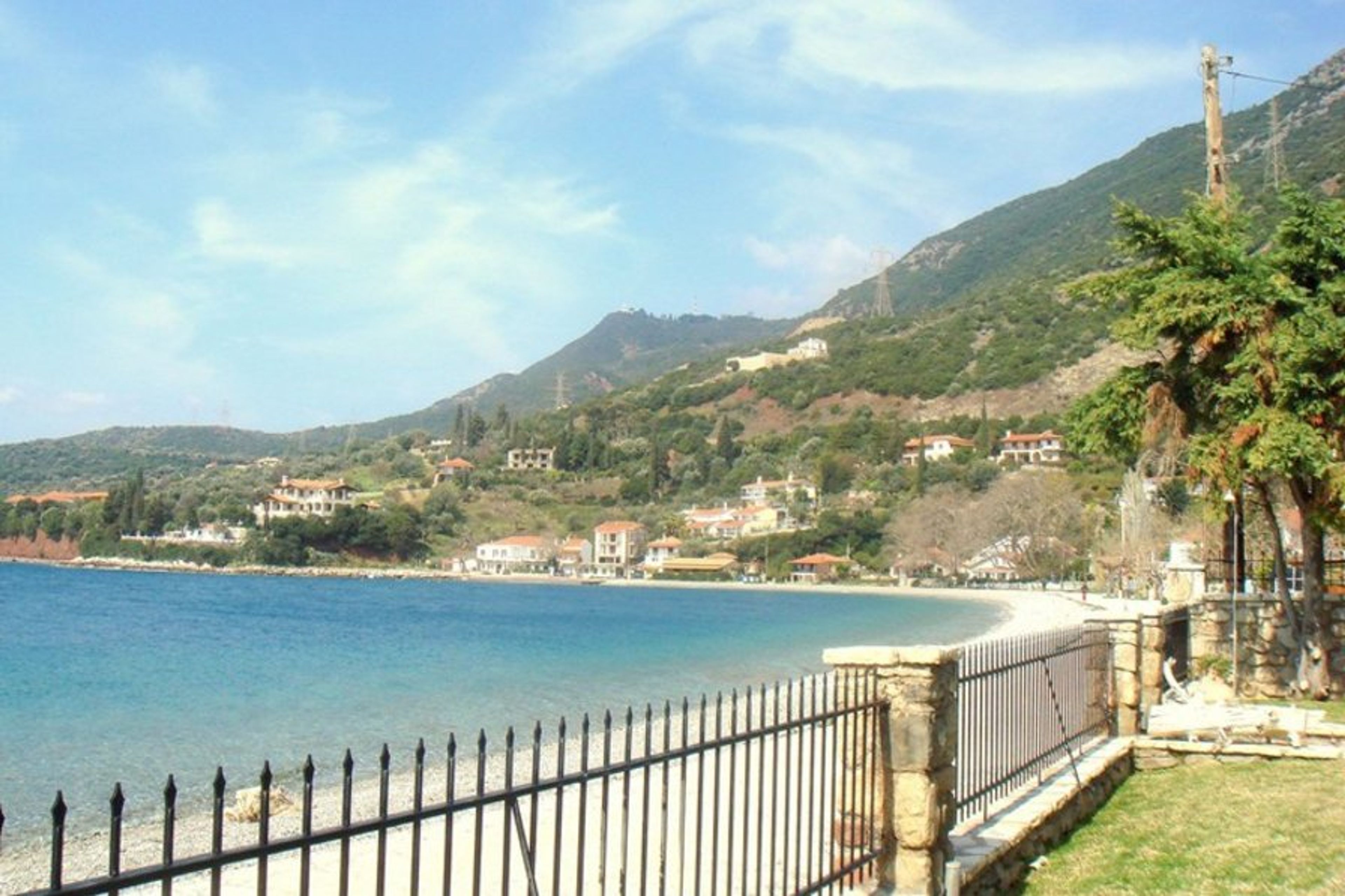 Sea side in front of villa