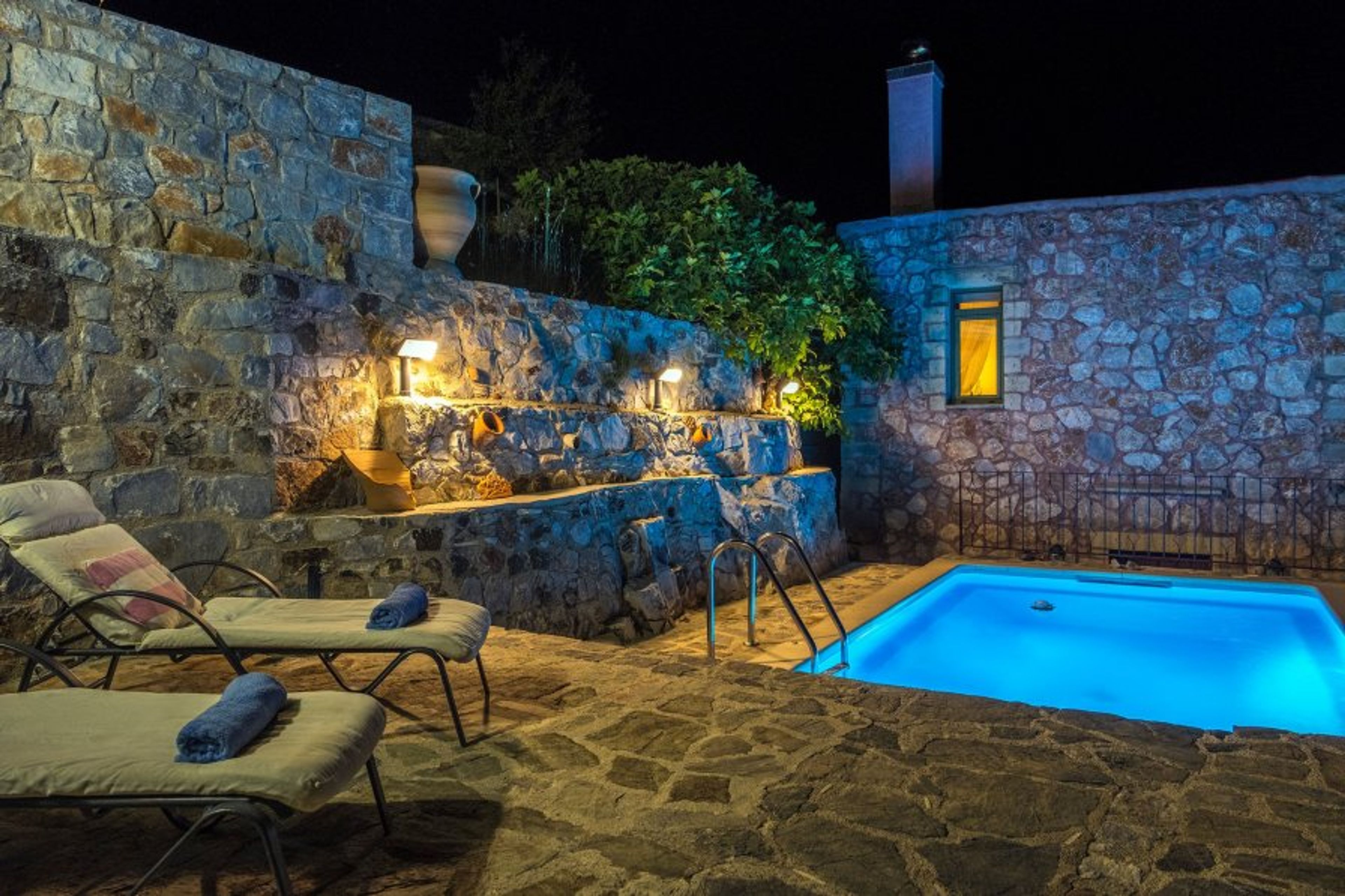 villa Galat
ia by night