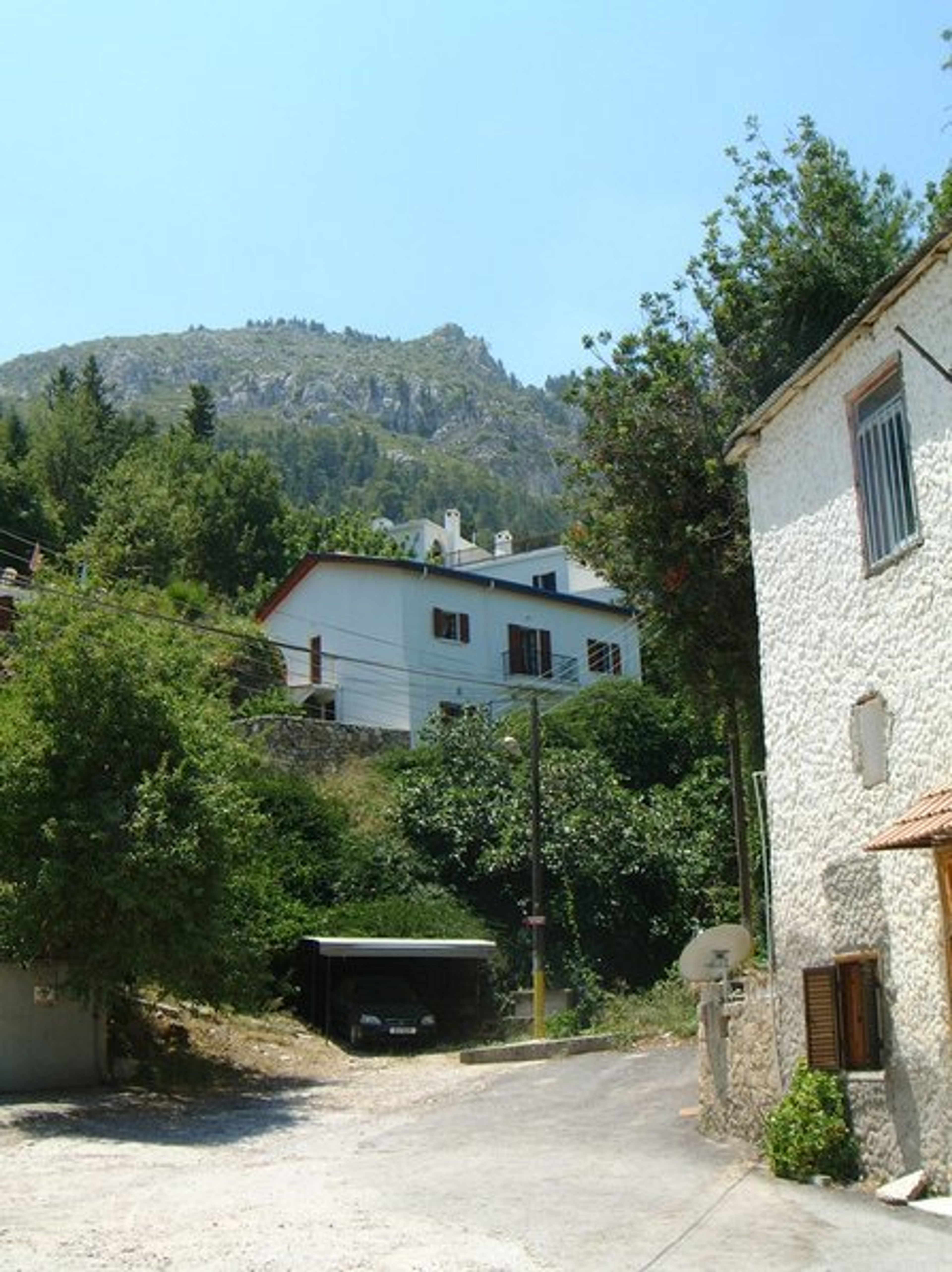 Riverside cottage from below at horseshoe bridge