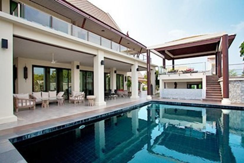 Villa in Jomtien, Pattaya: Pool Area and Patio's