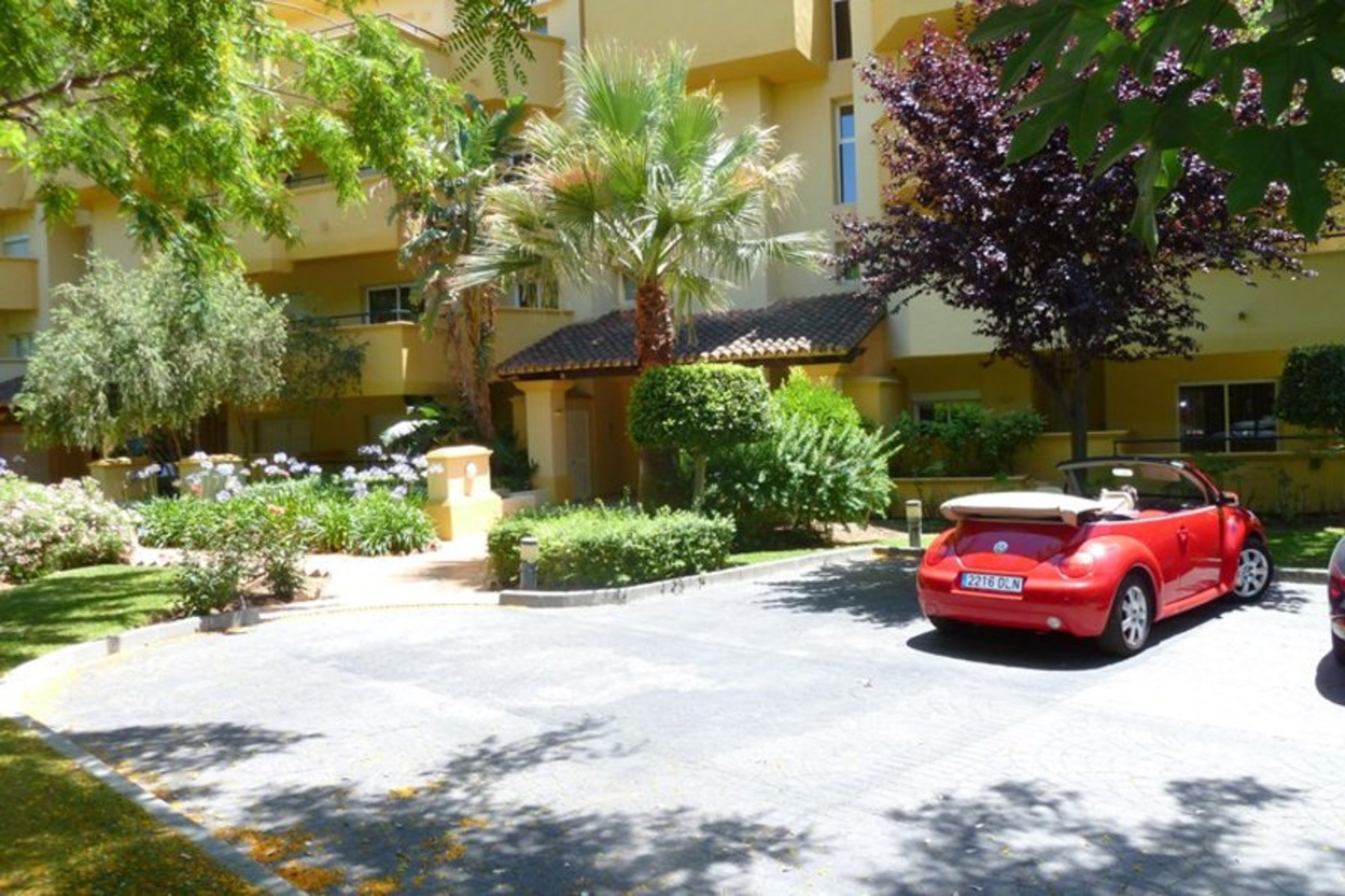 Outdoor parking and main entrance for apt complex. 