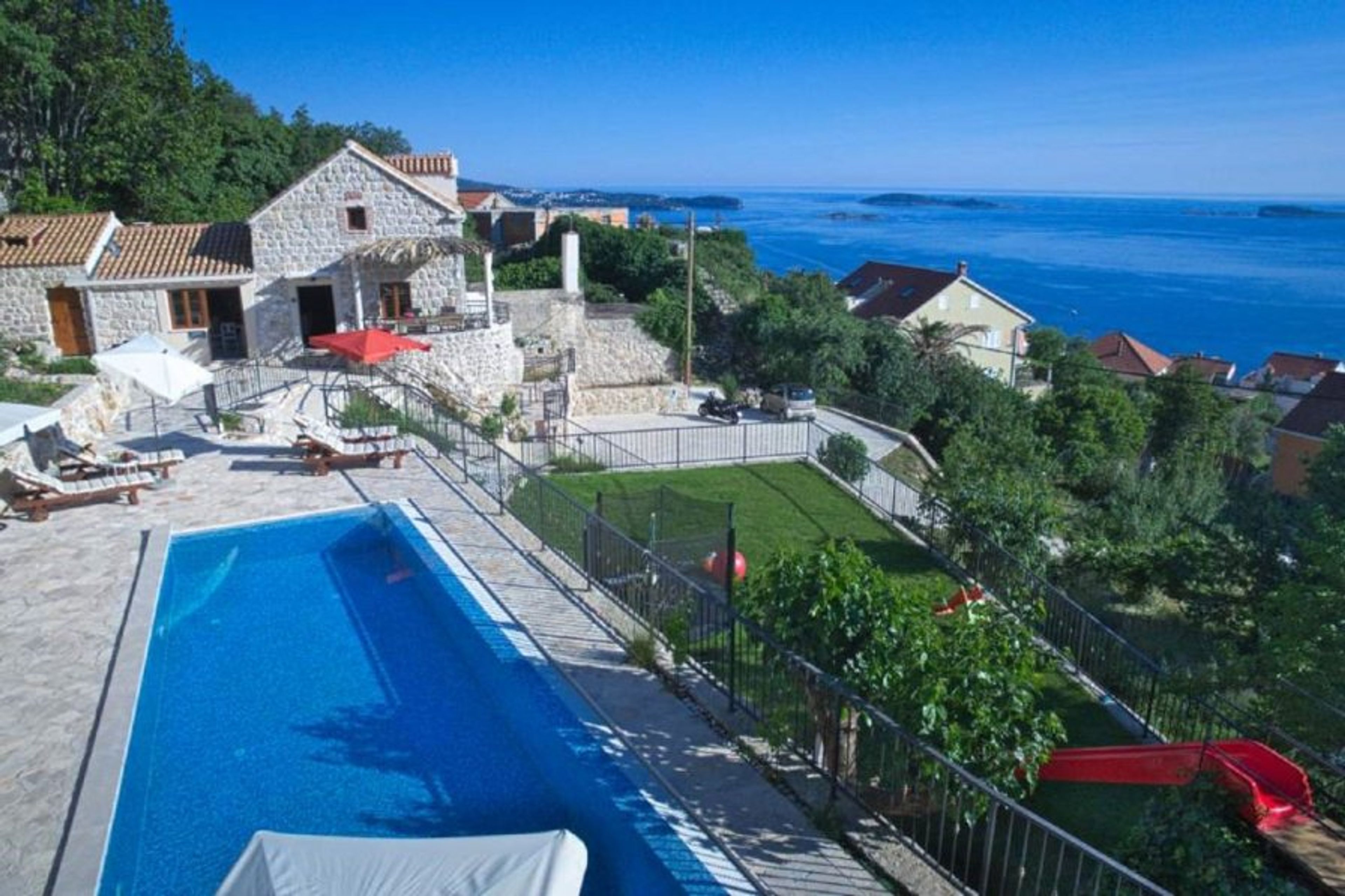Villa Zeus wit sea view and pool