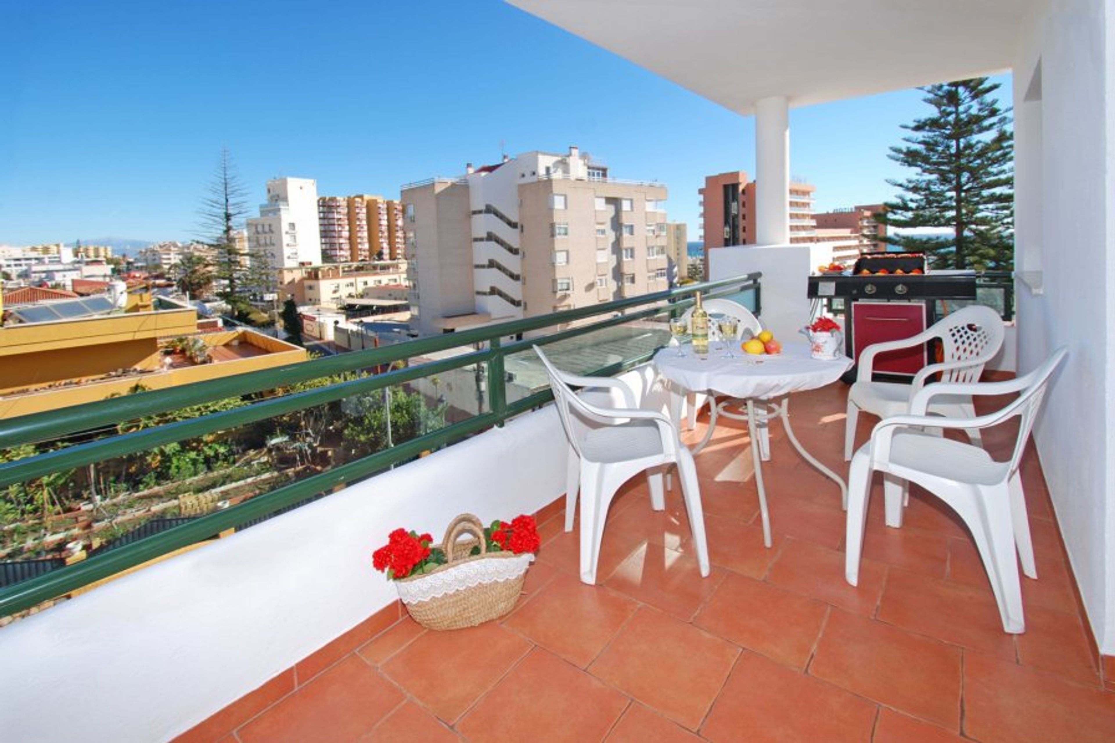 Excellent terrace with table and chairs for dining alfresco!