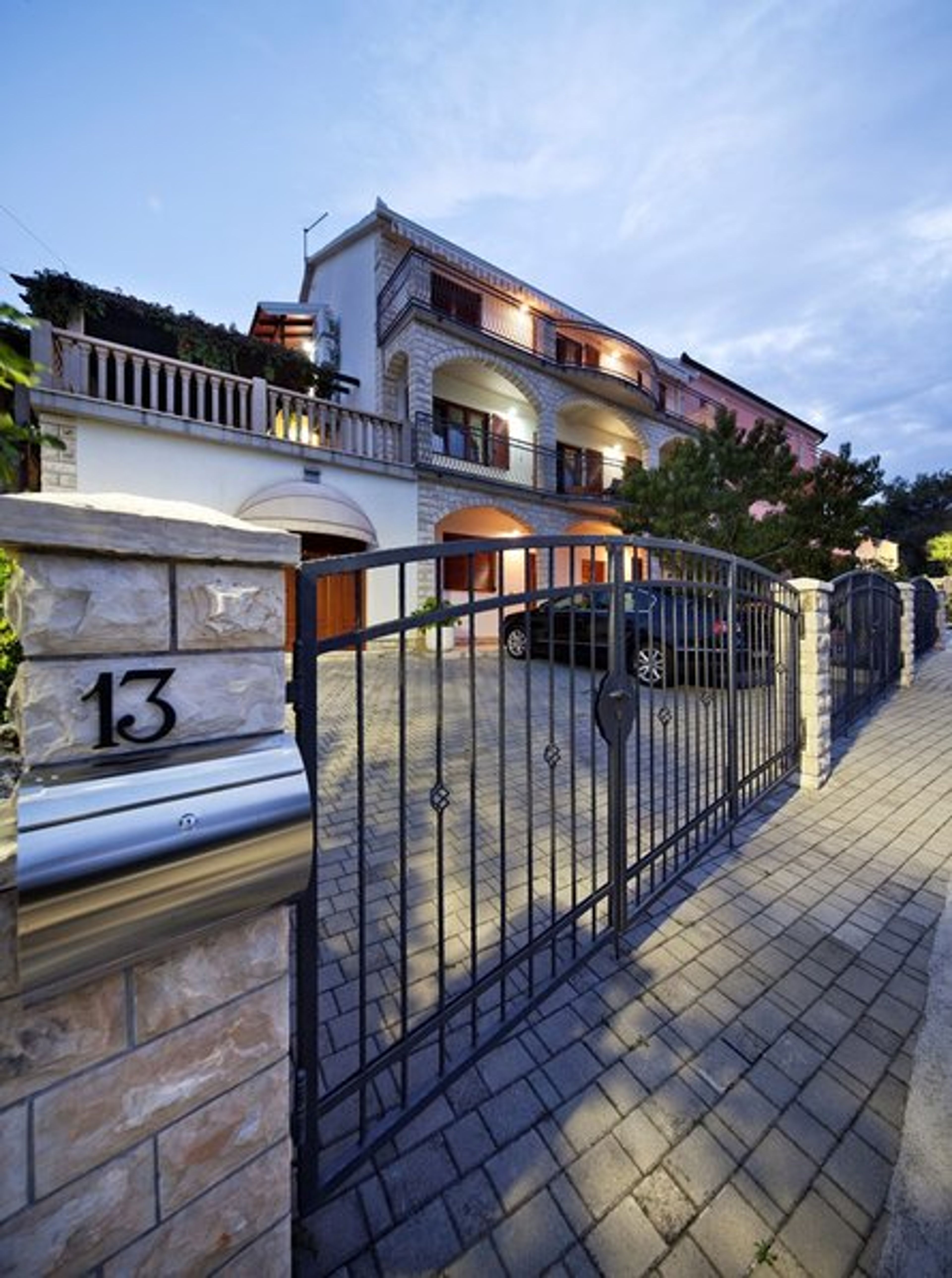 Villa Family. Villa Family - Clickstay
