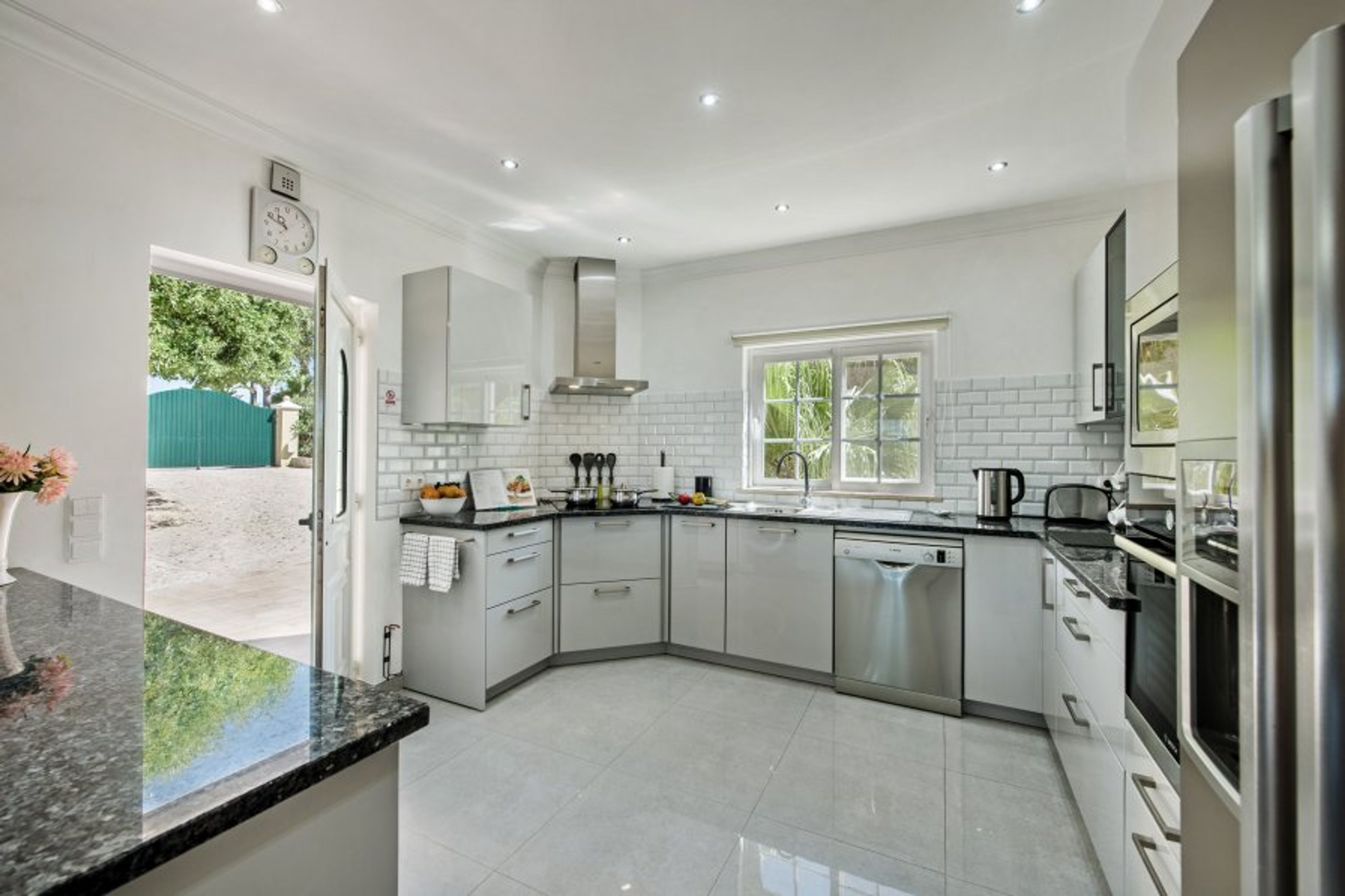 Kitchen with Granite Worktops