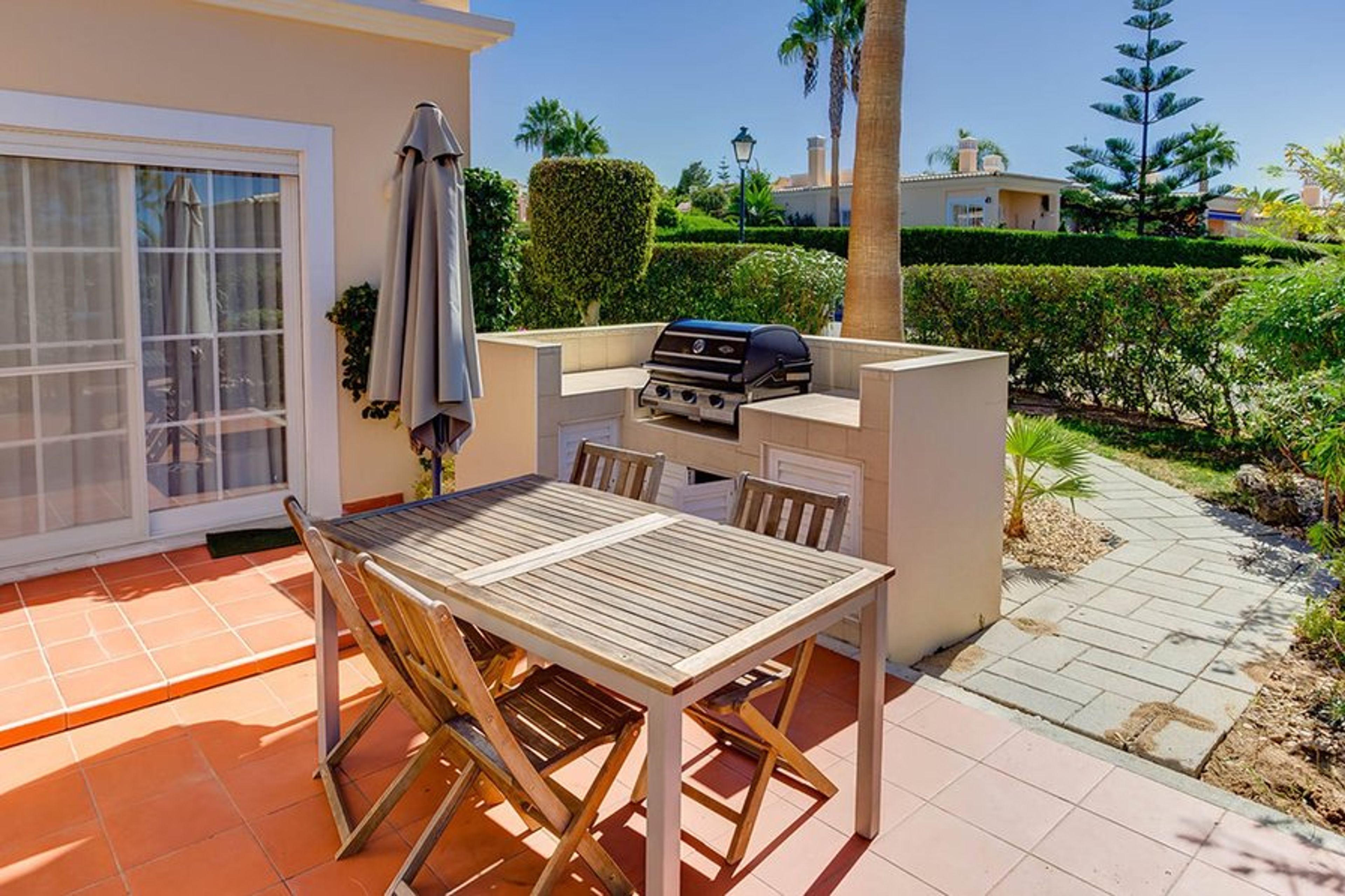 Alfresco dining area and BBQ