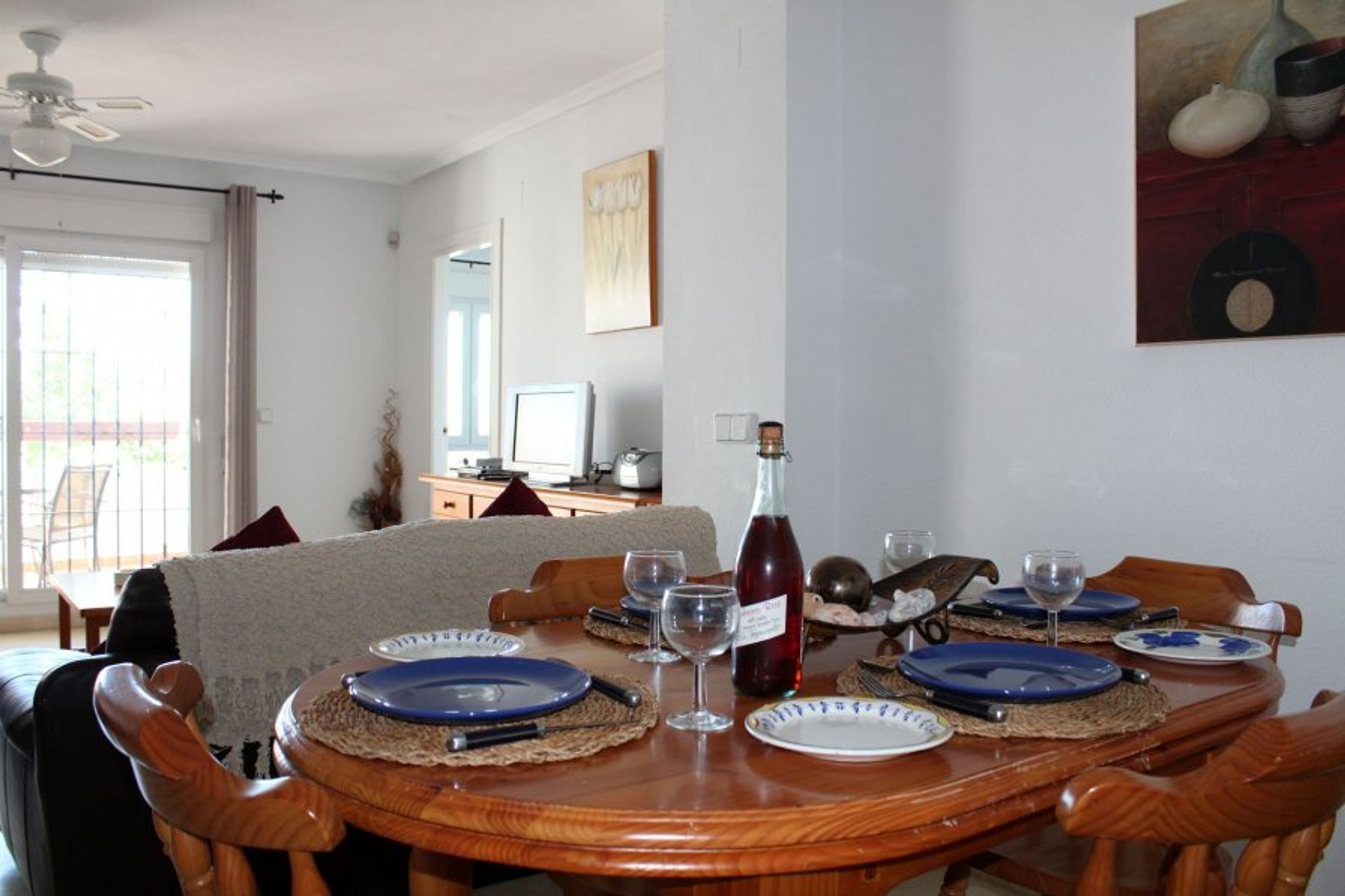 Dining area for 6