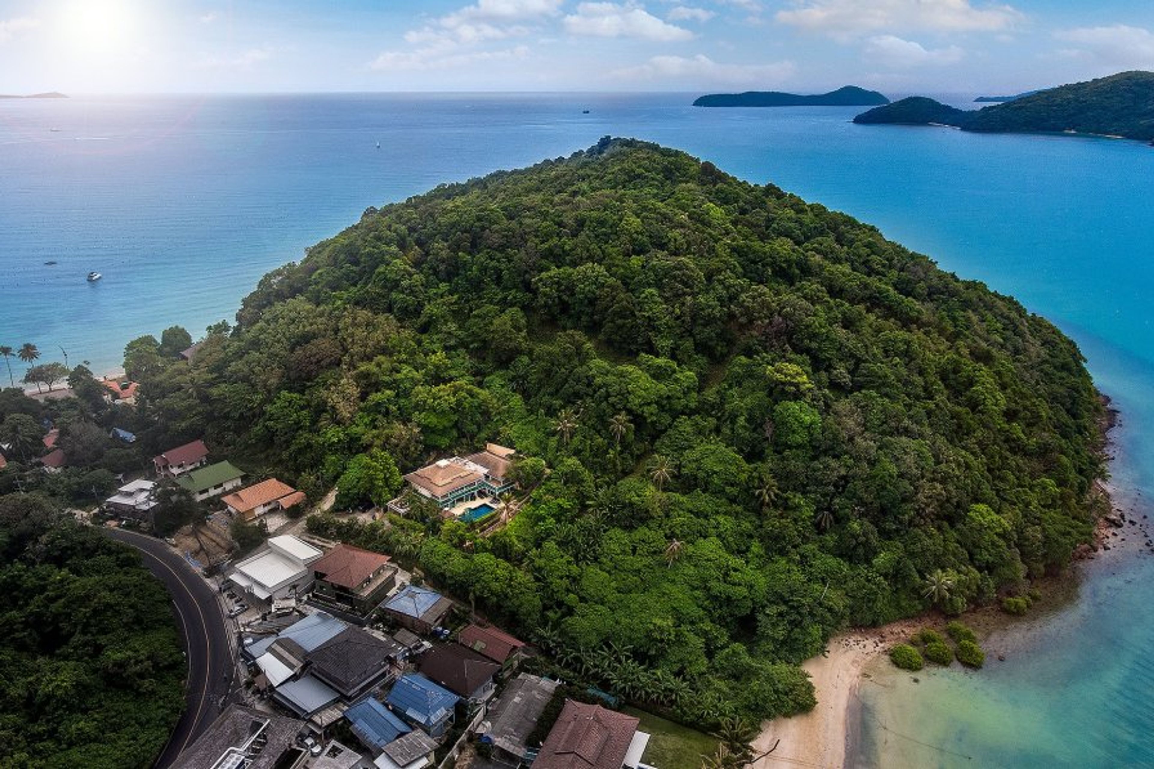 The Glasshouse is nestled into the jungle, short walk to 2 beaches