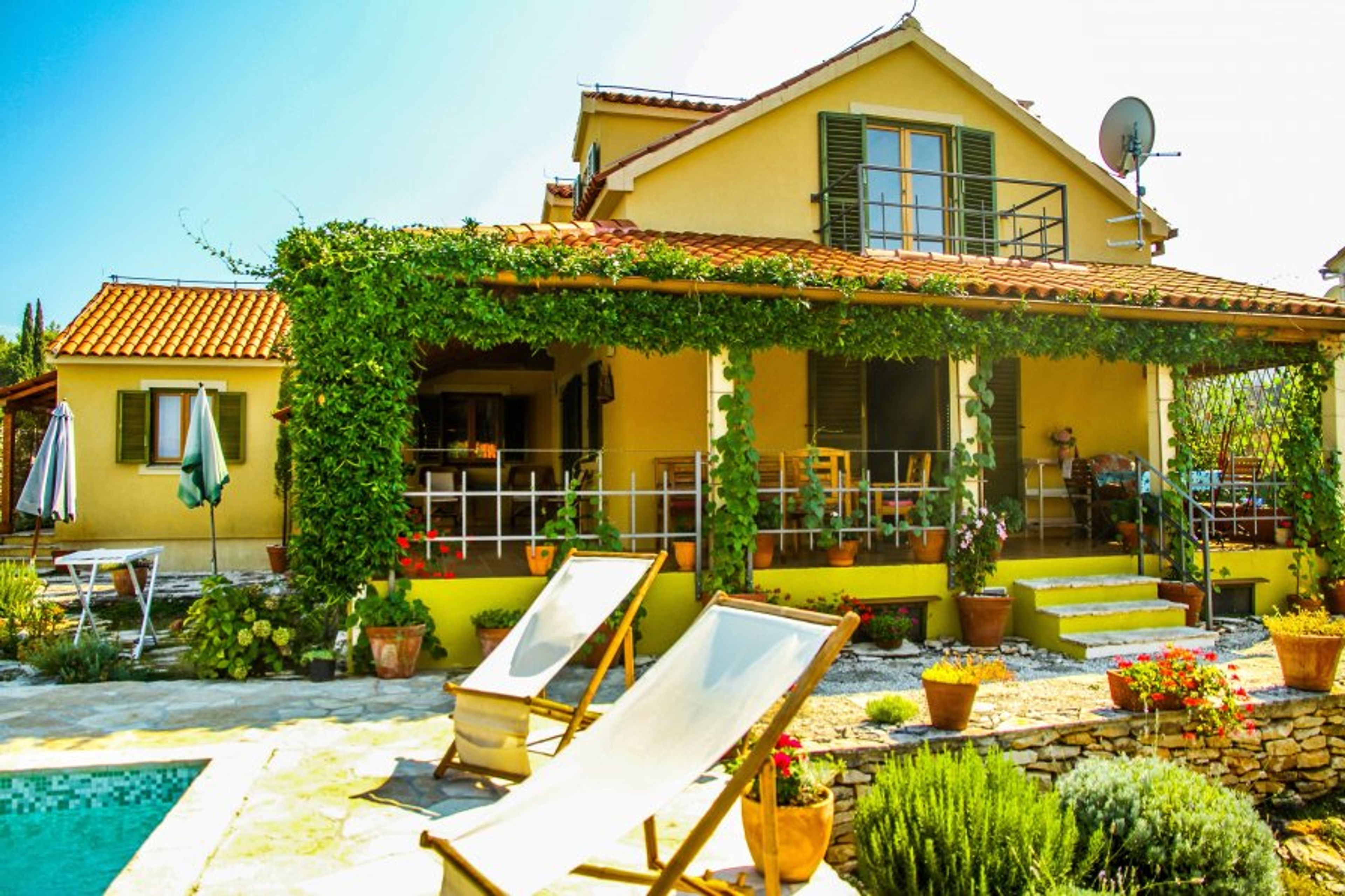 Back view of the house - garden and pool