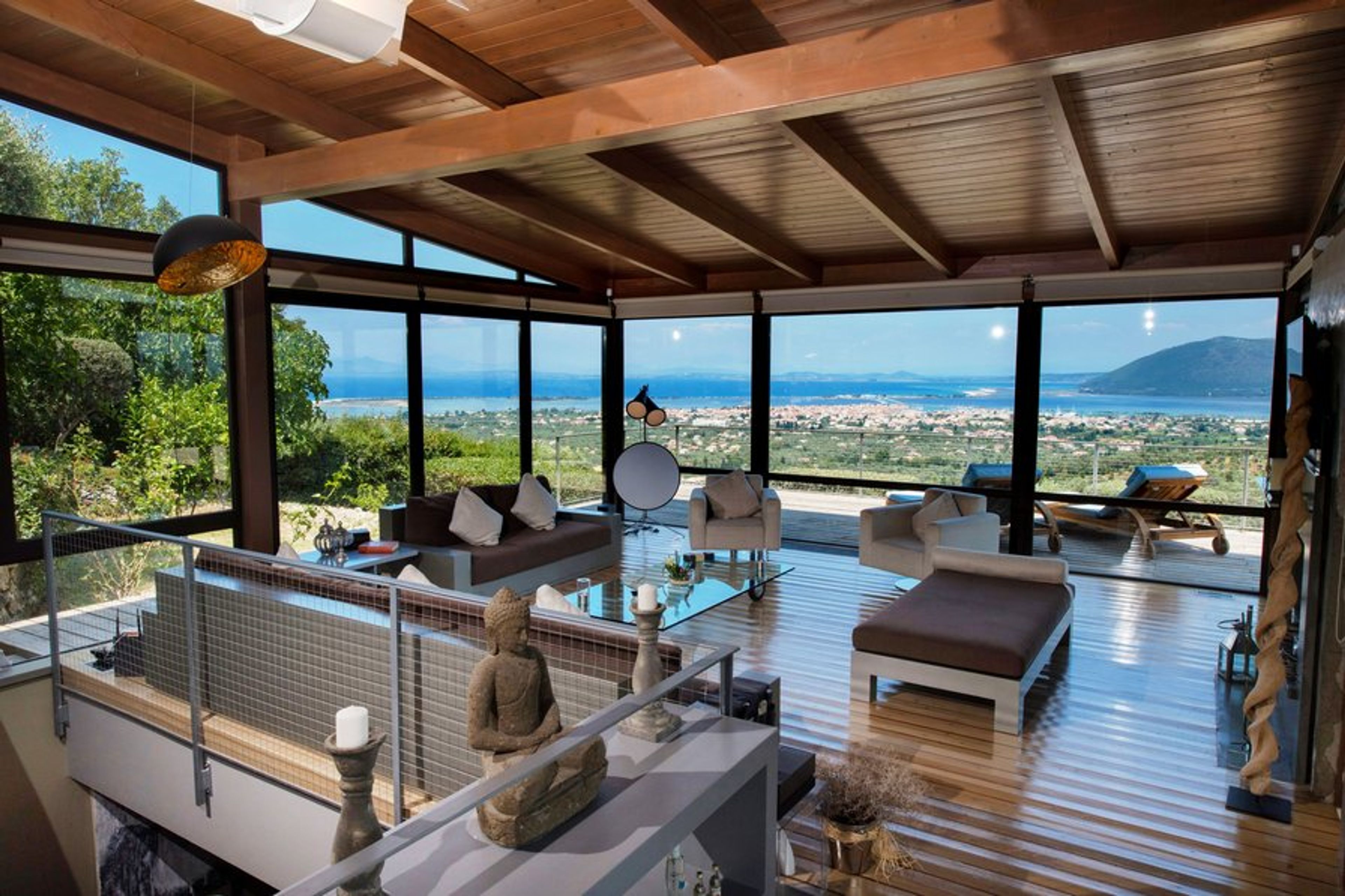 Glass windows make full use of natural lighting and spectacular views